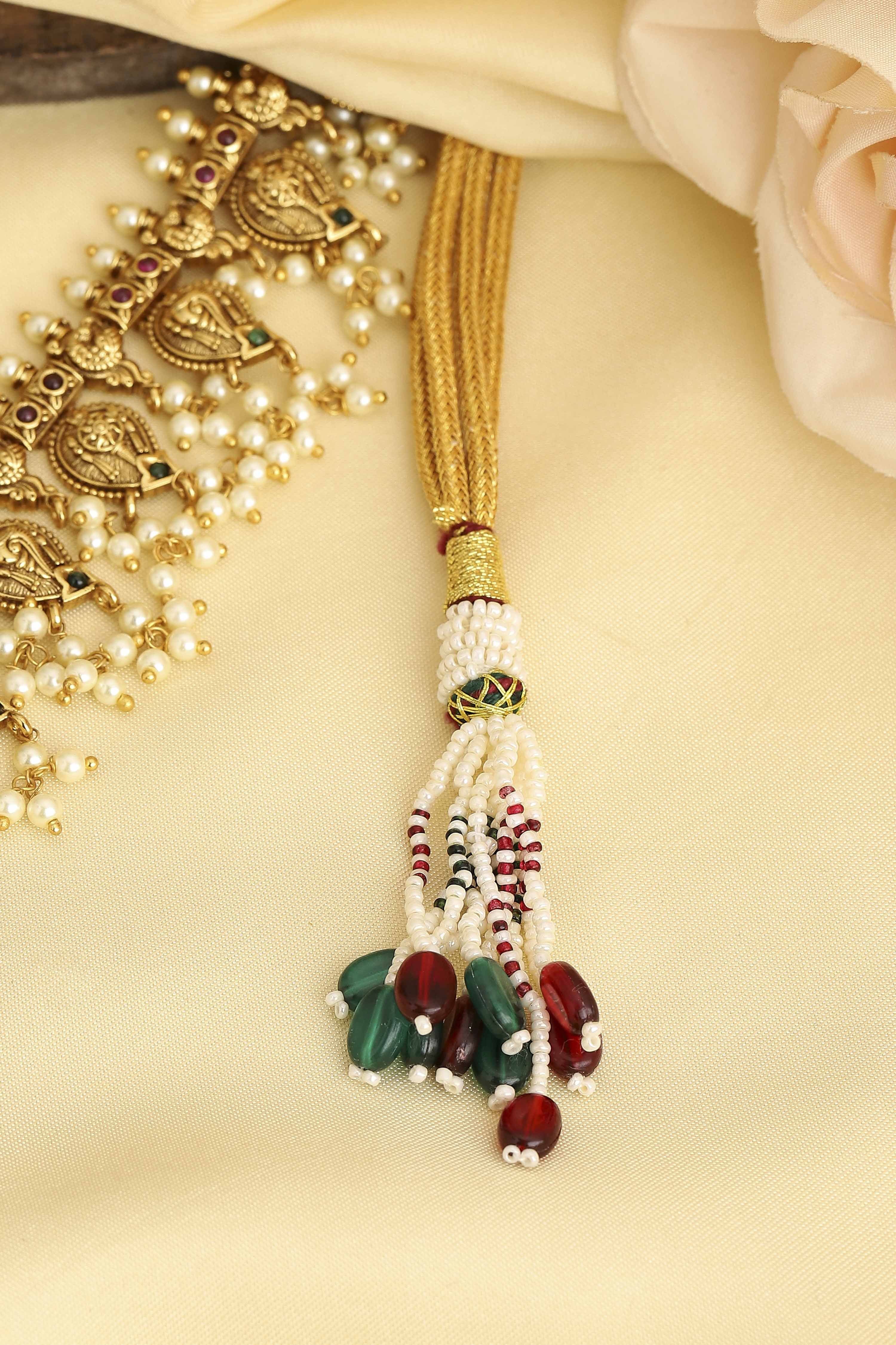 Off White Gold Plated Alloy Pearl Studded Necklace Set image number 4