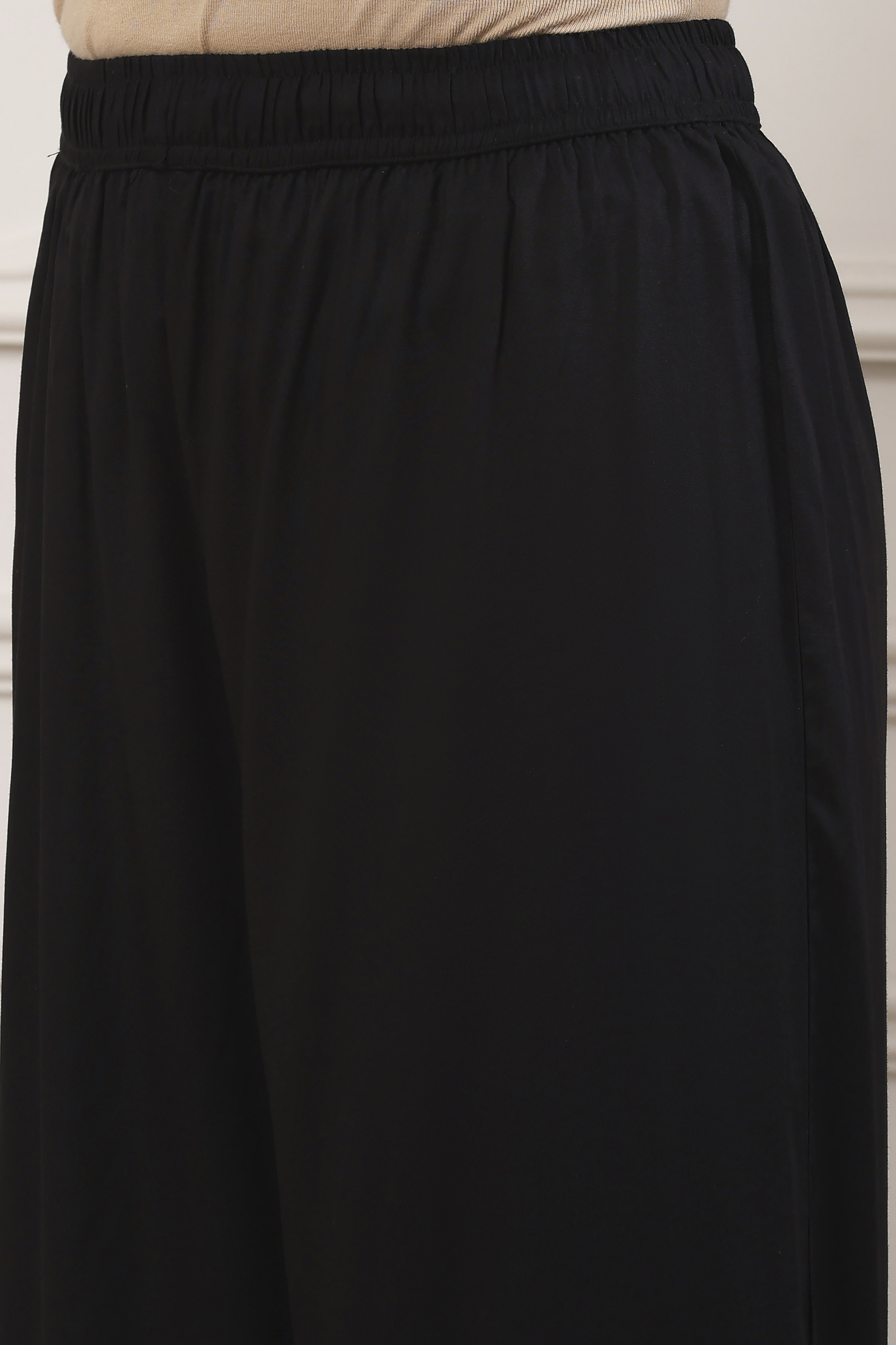 Black Dyed Solid Gathered Straight Suit Set image number 2