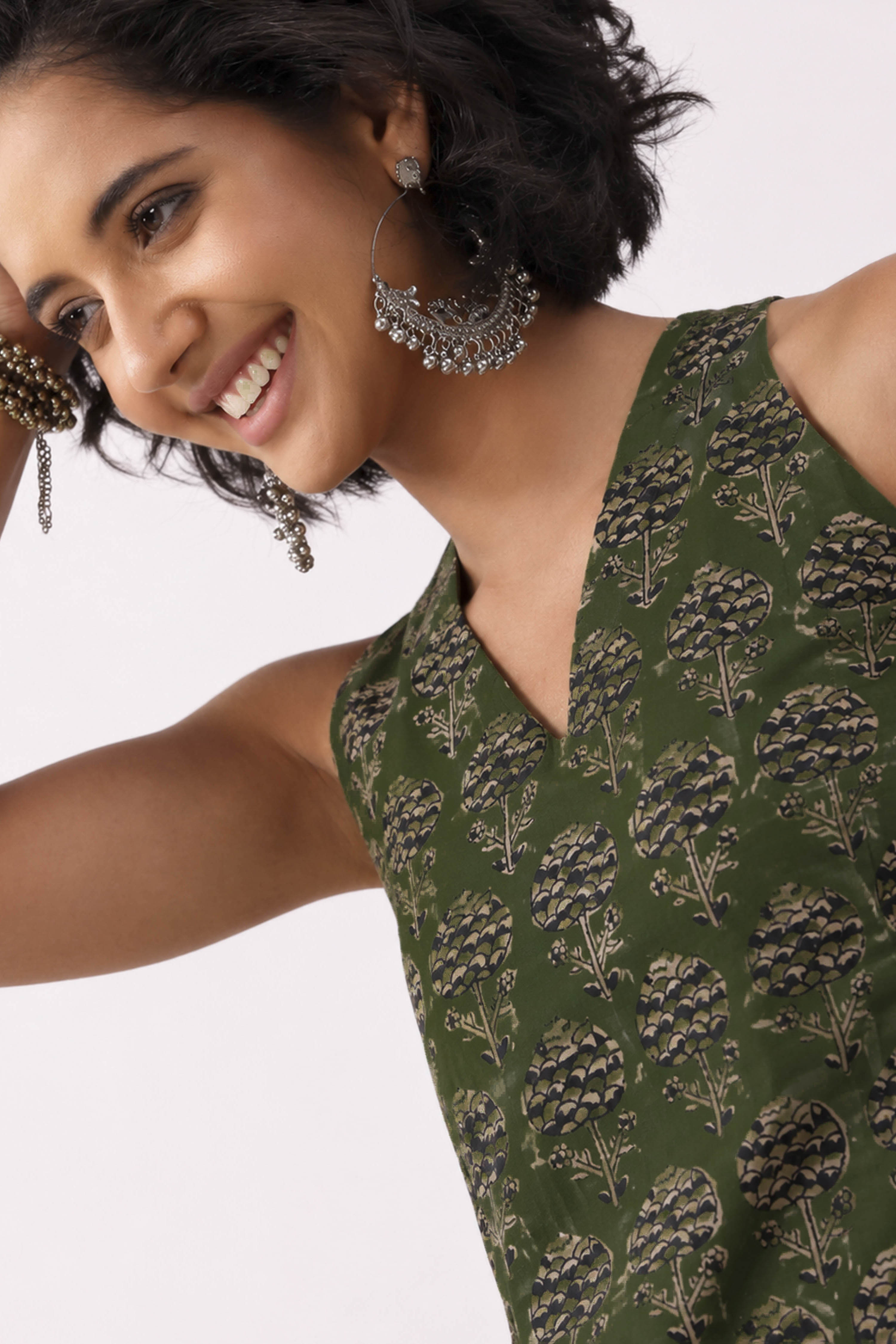 Green Cotton Regular Short Kurti image number 1