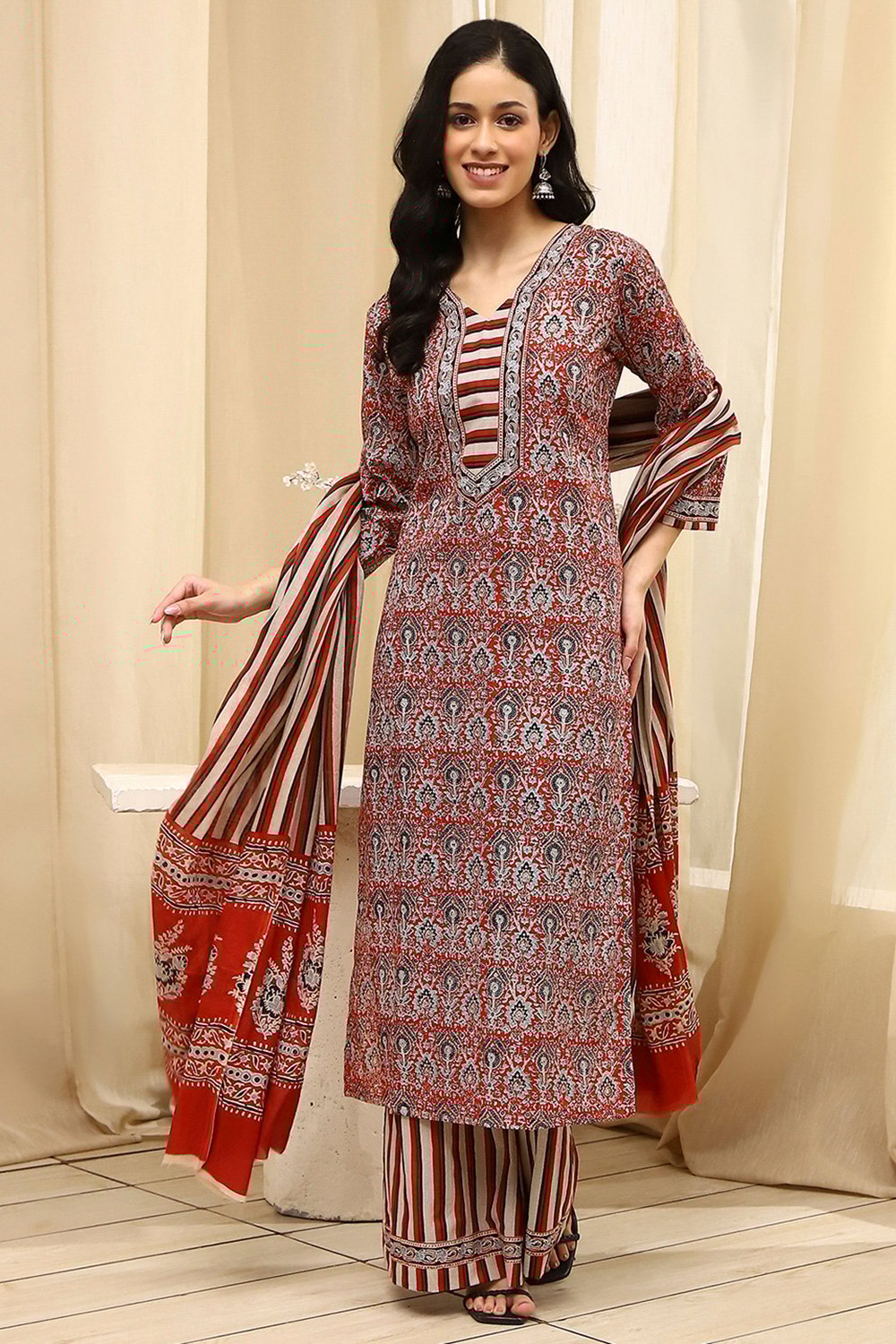 Green Cotton Floral Printed Unstitched Suit Set image number 1