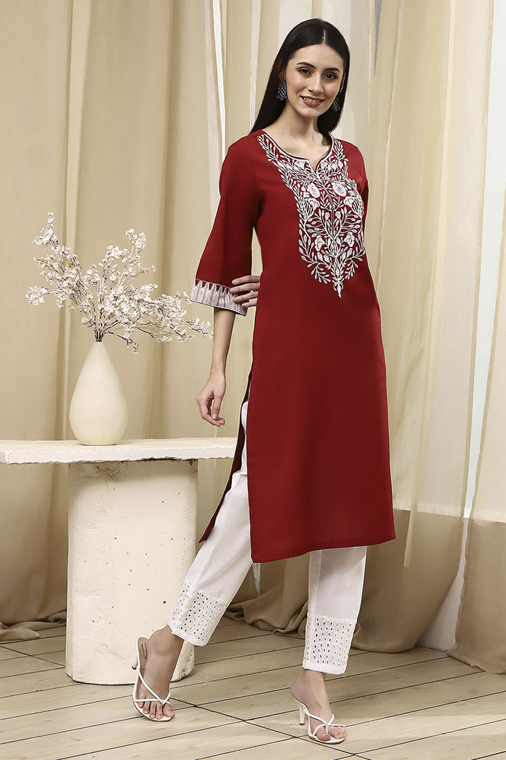 Maroon Cotton Dyed Straight Kurta image number 4