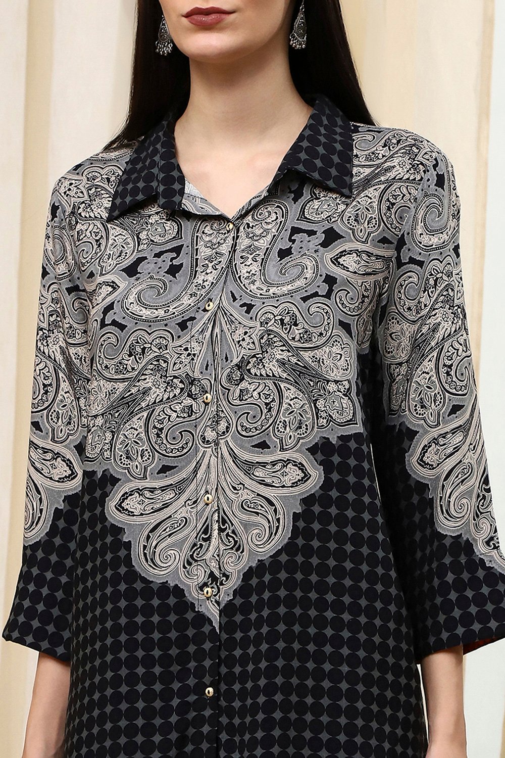 Black Printed Shirt-Style Straight Short Kurta image number 1