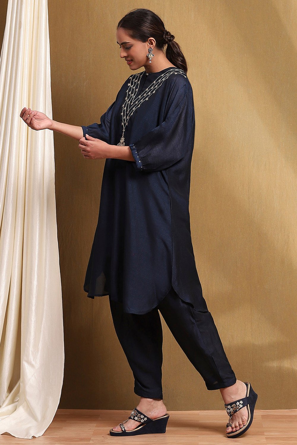 Midnight Blue Solid Festive Straight Kurta Set image number 3