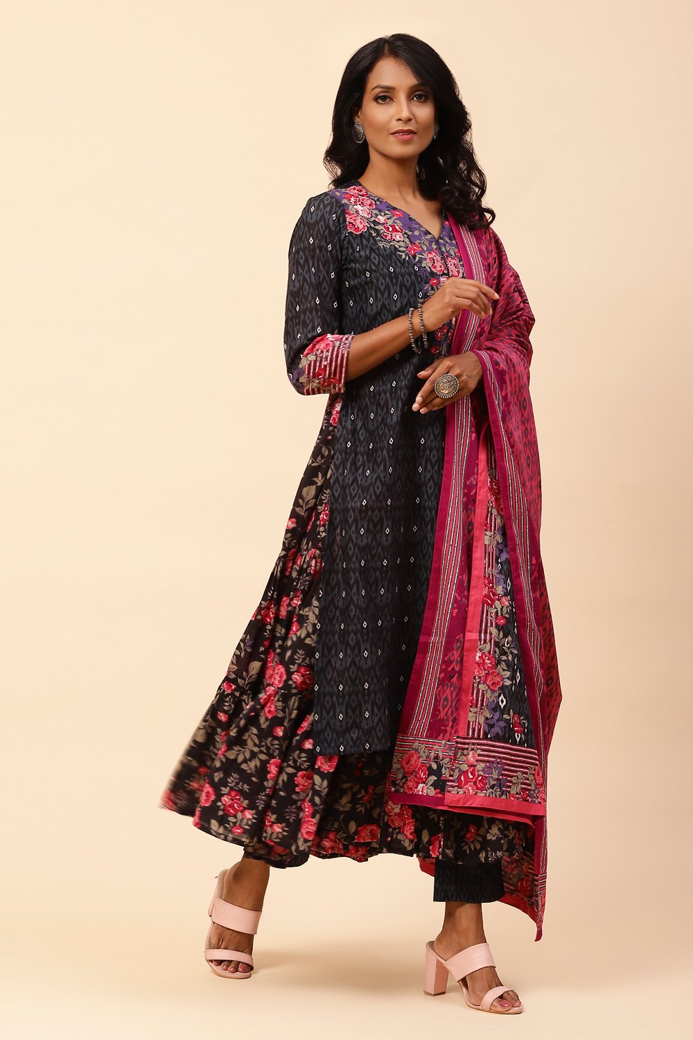 Black Cotton Double Layered Suit Set With Reversible Dupatta image number 8