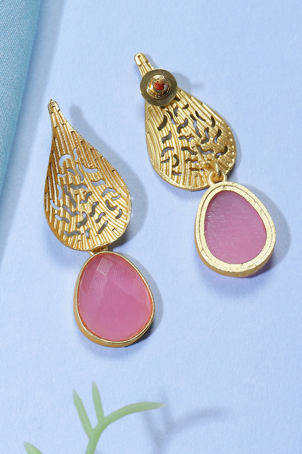 Pink Earrings image number 2