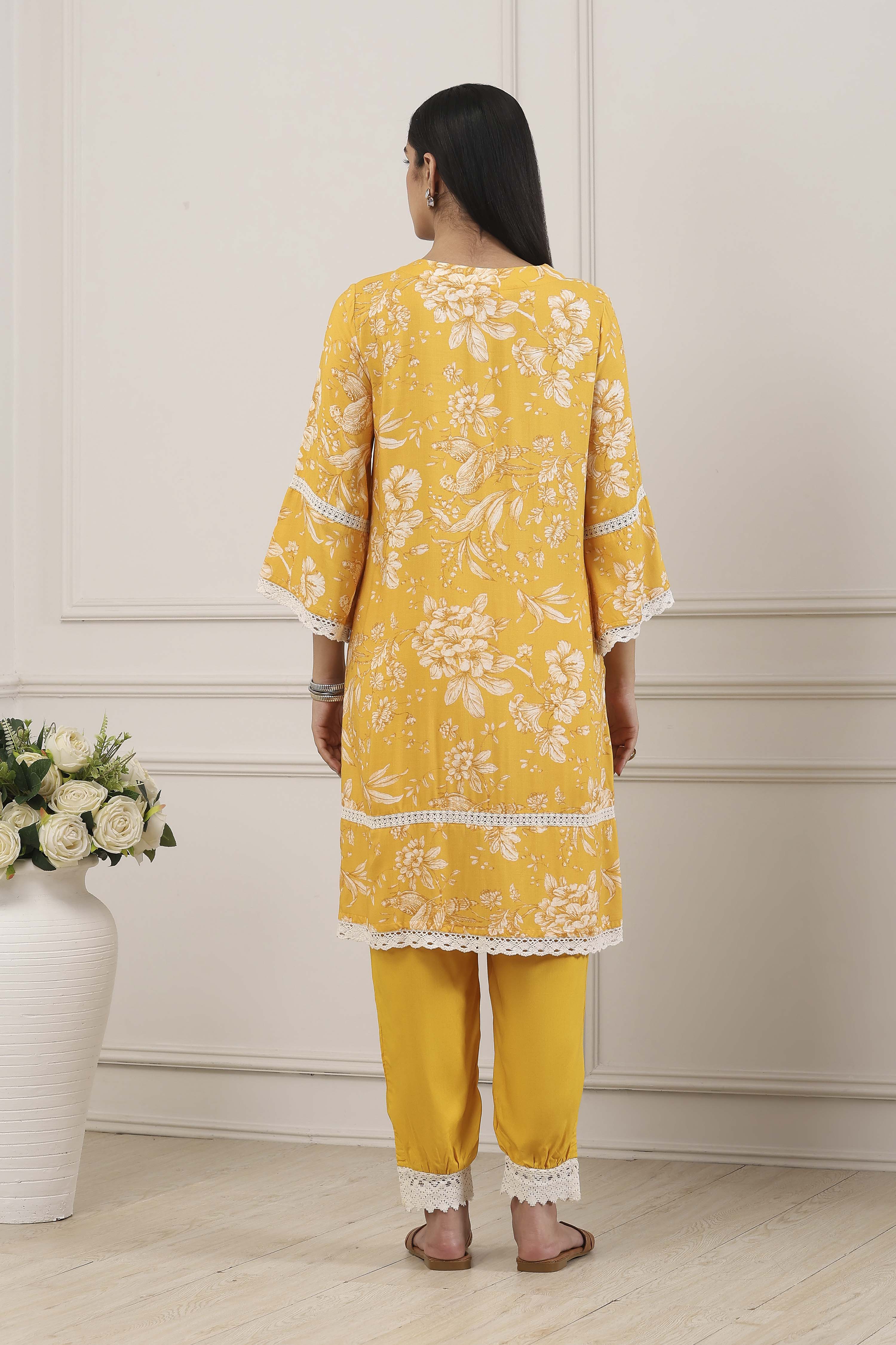 Red Floral Lace Work Straight Suit Set image number 4