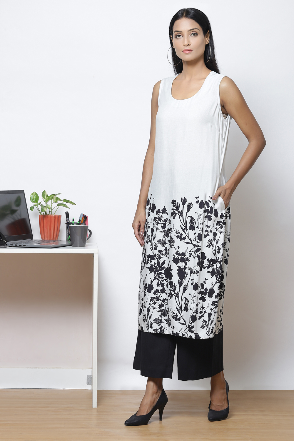 Black Grey LIVA Printed Kurta with Jacket image number 2