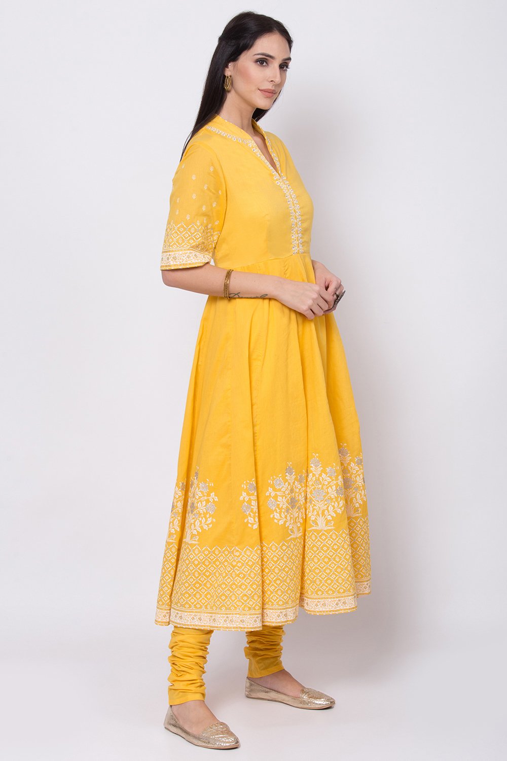 Yellow Straight Kurta Churidar Suit Set image number 3