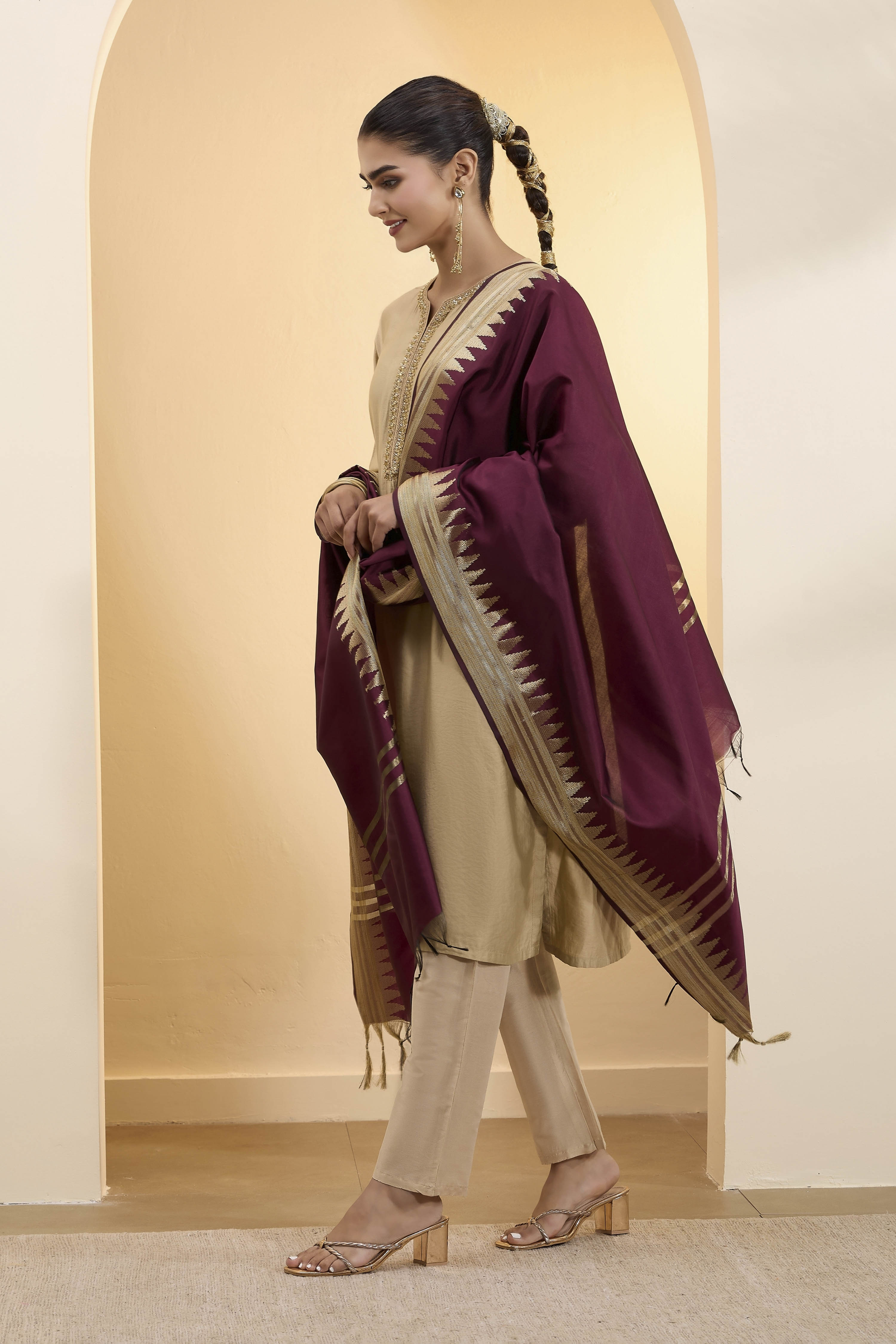 Maroon Poly Loom Side Striped Dupatta image number 2
