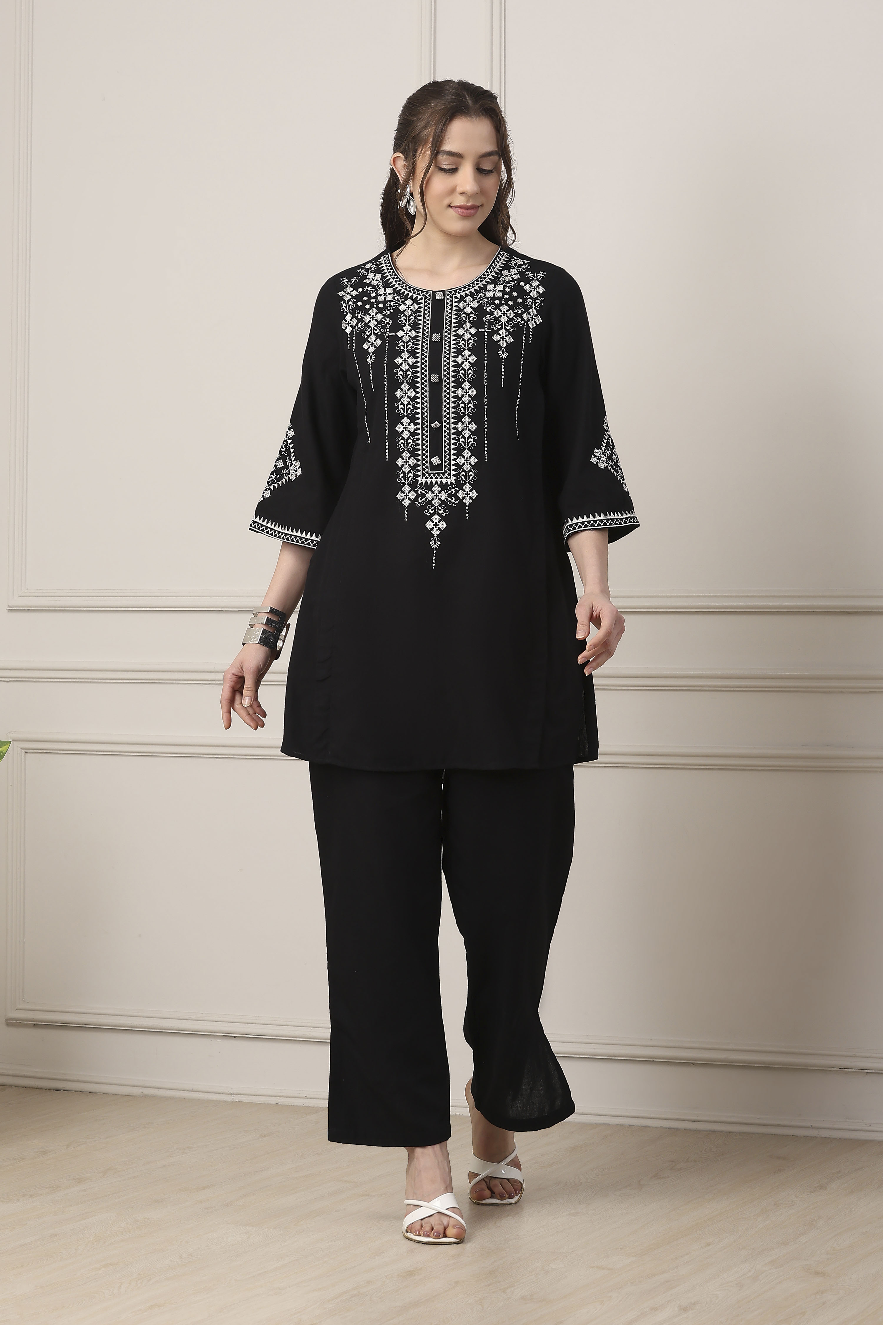 Beige Cotton Embroidered Straight Suit Set image number 6