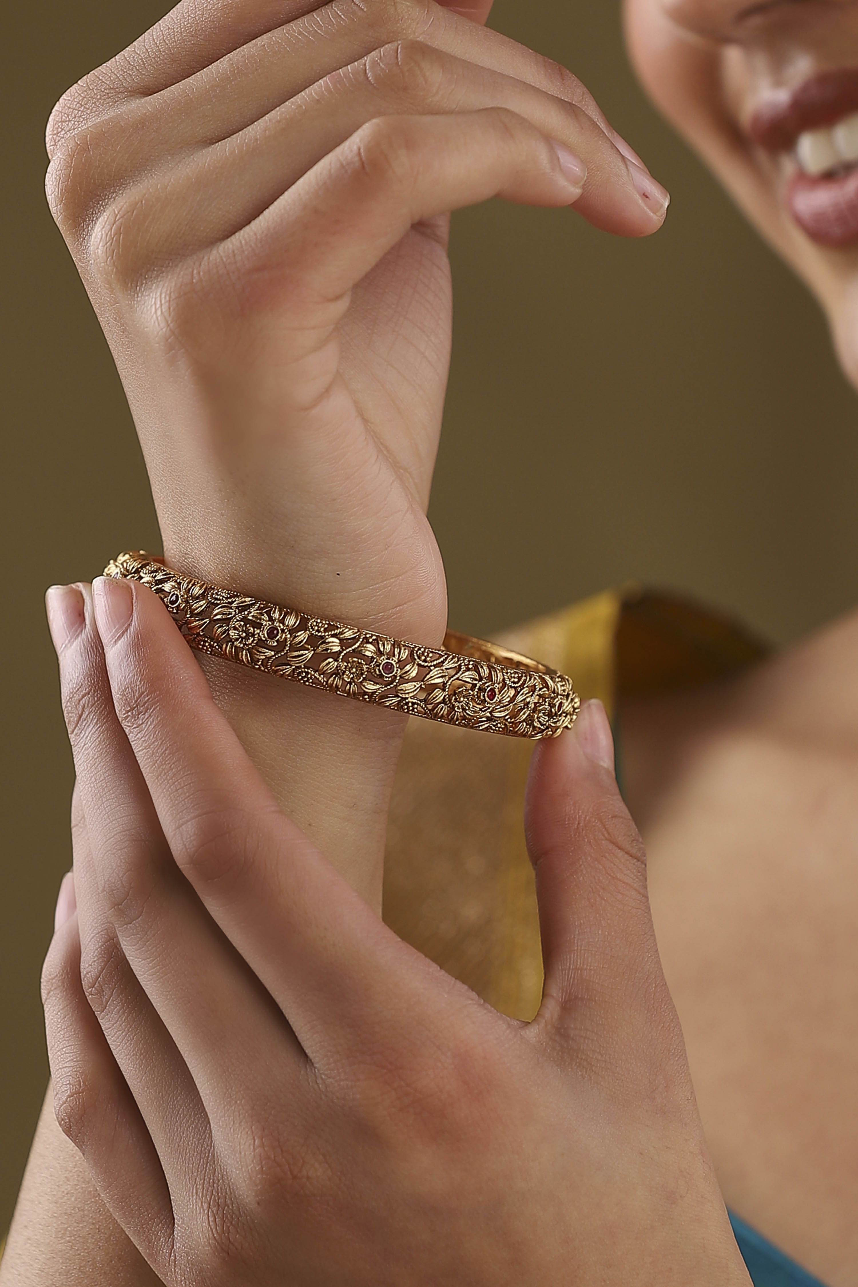 Red Gold Plated Alloy Floral Studded Bangles image number 1