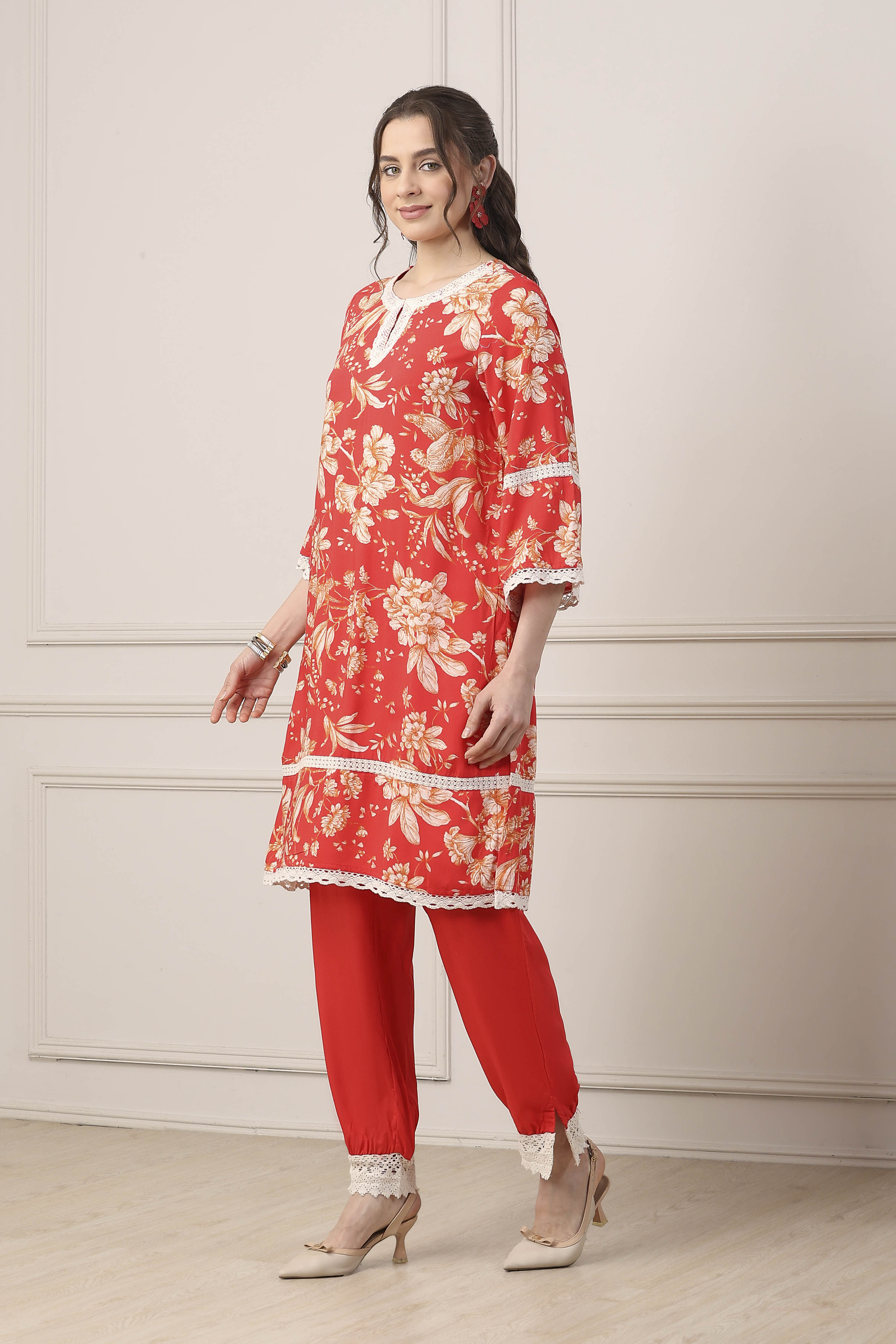 Red Floral Lace Work Straight Suit Set image number 3