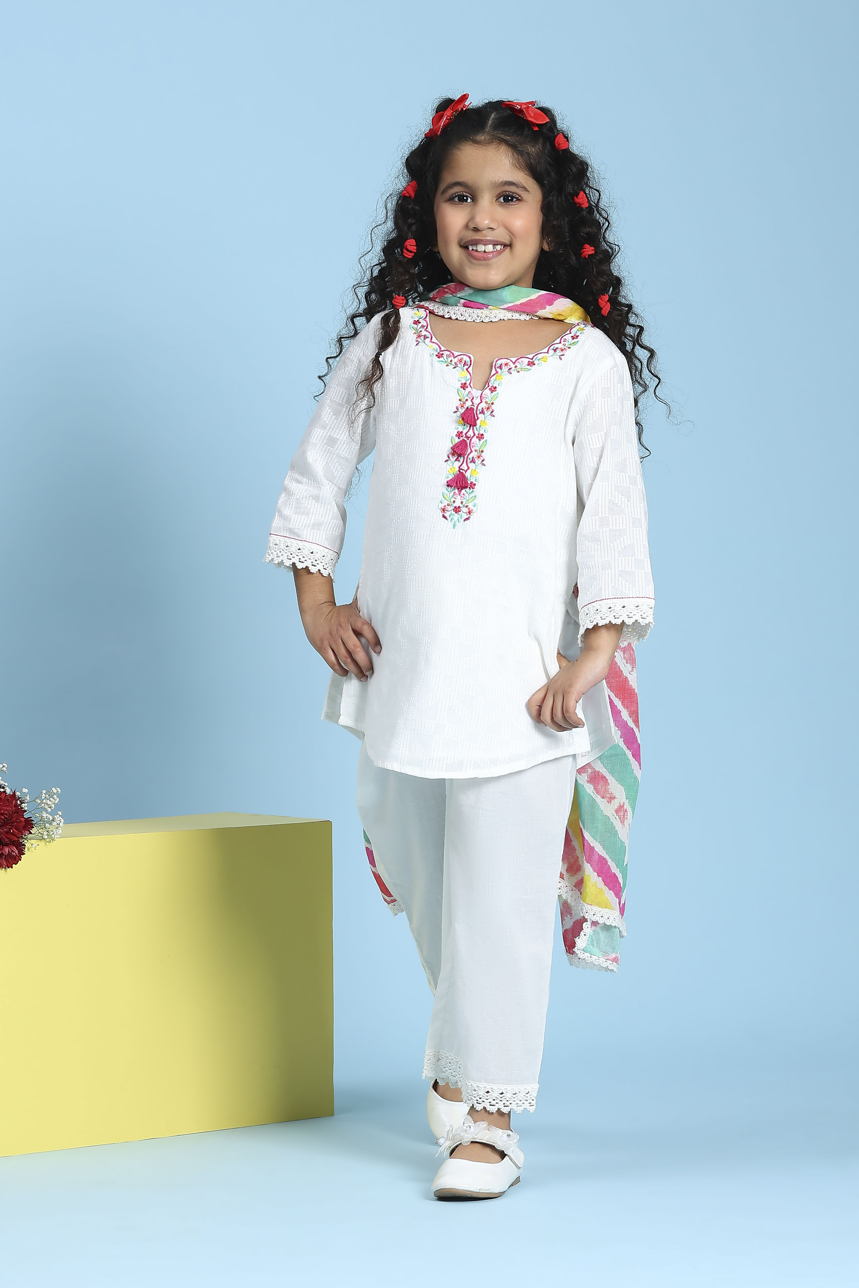 White Cotton Solid Straight Suit Set image number 6