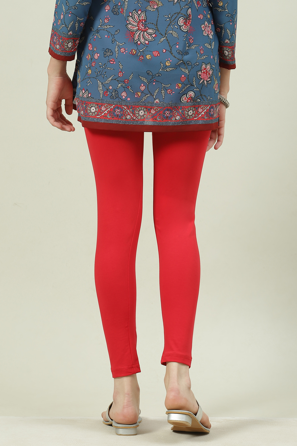 Black Cotton Blend Solid Leggings image number 4