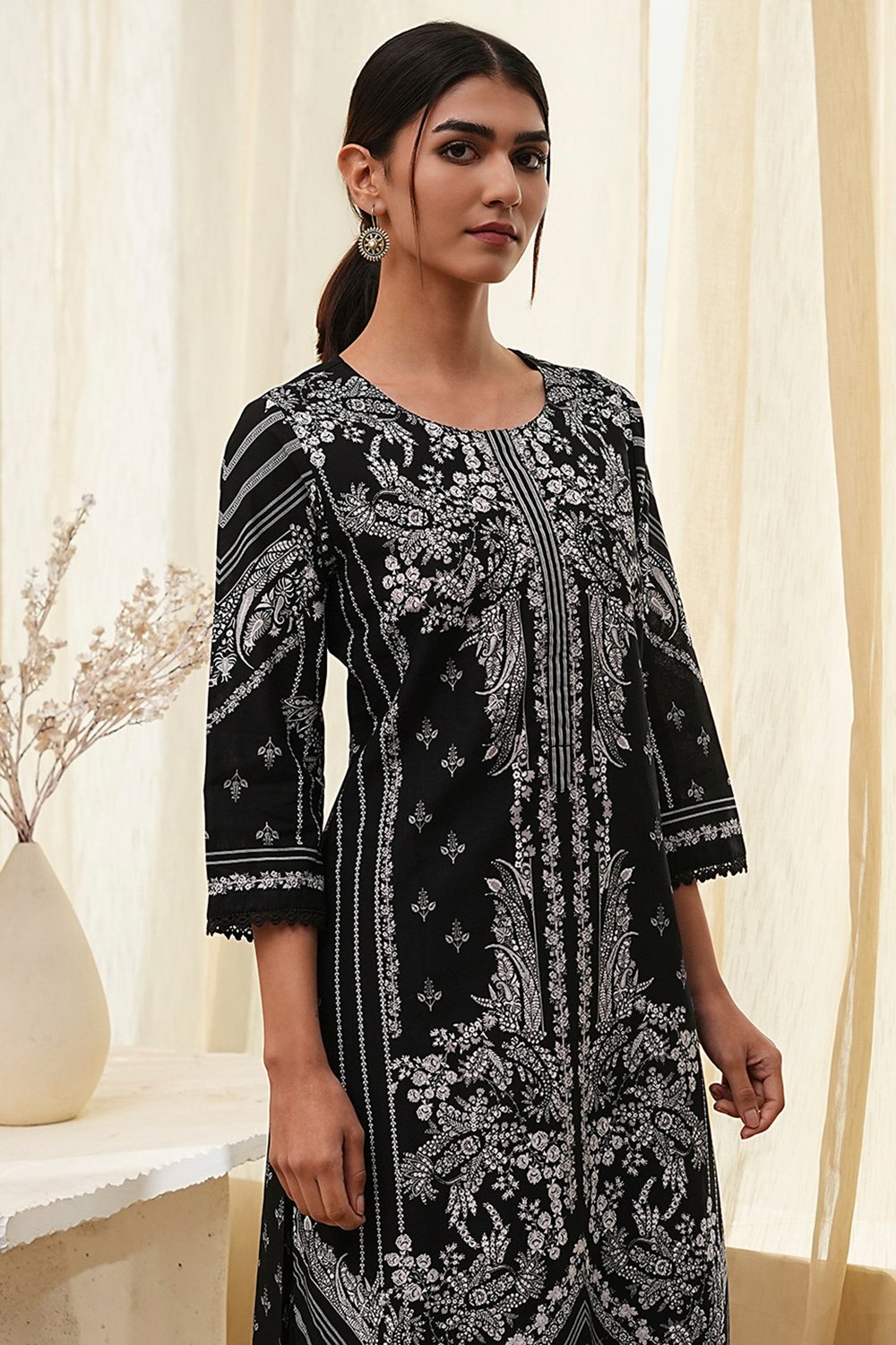 Black Pure Cotton Printed Straight Kurta image number 1