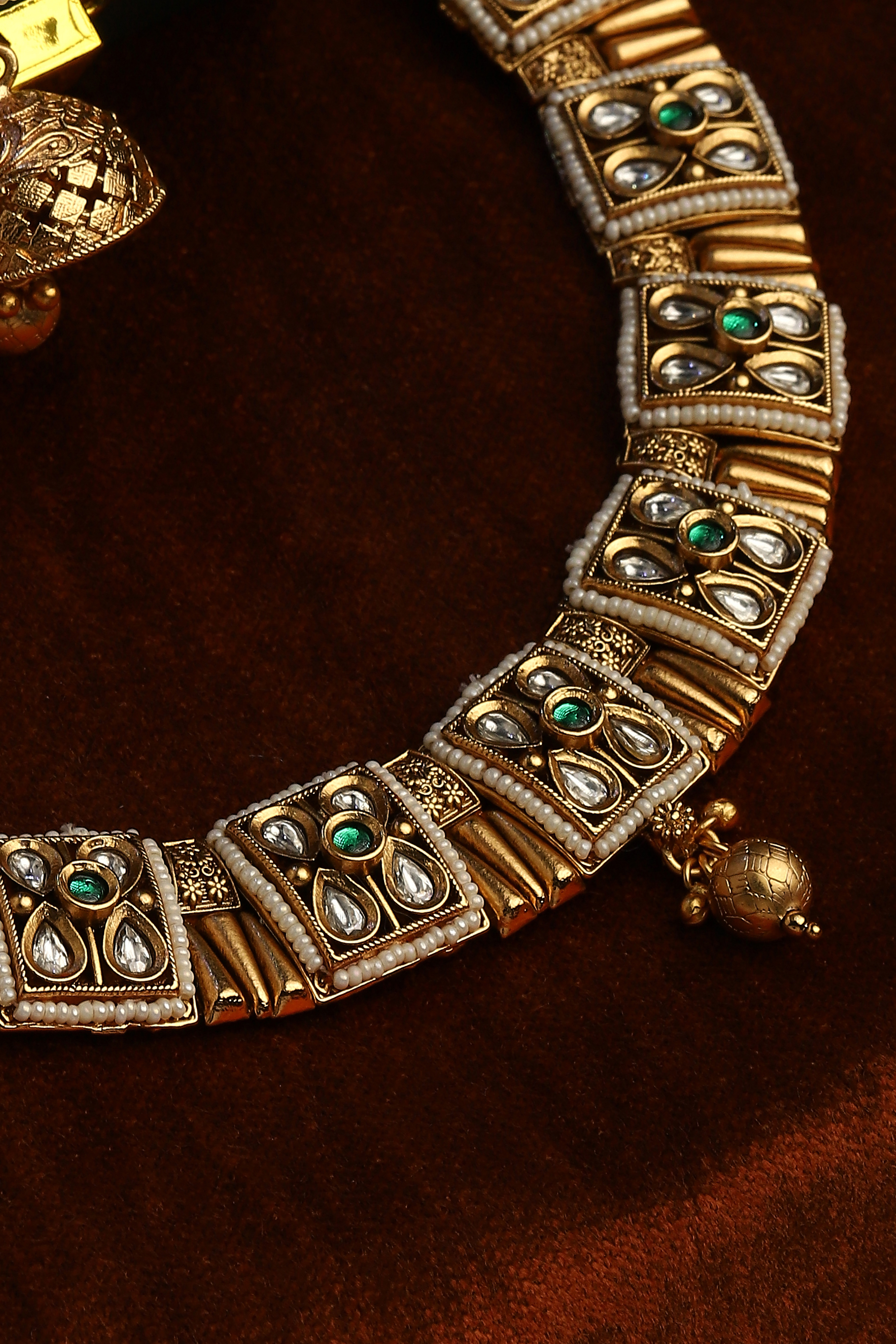 Green Alloy Necklace Set image number 1