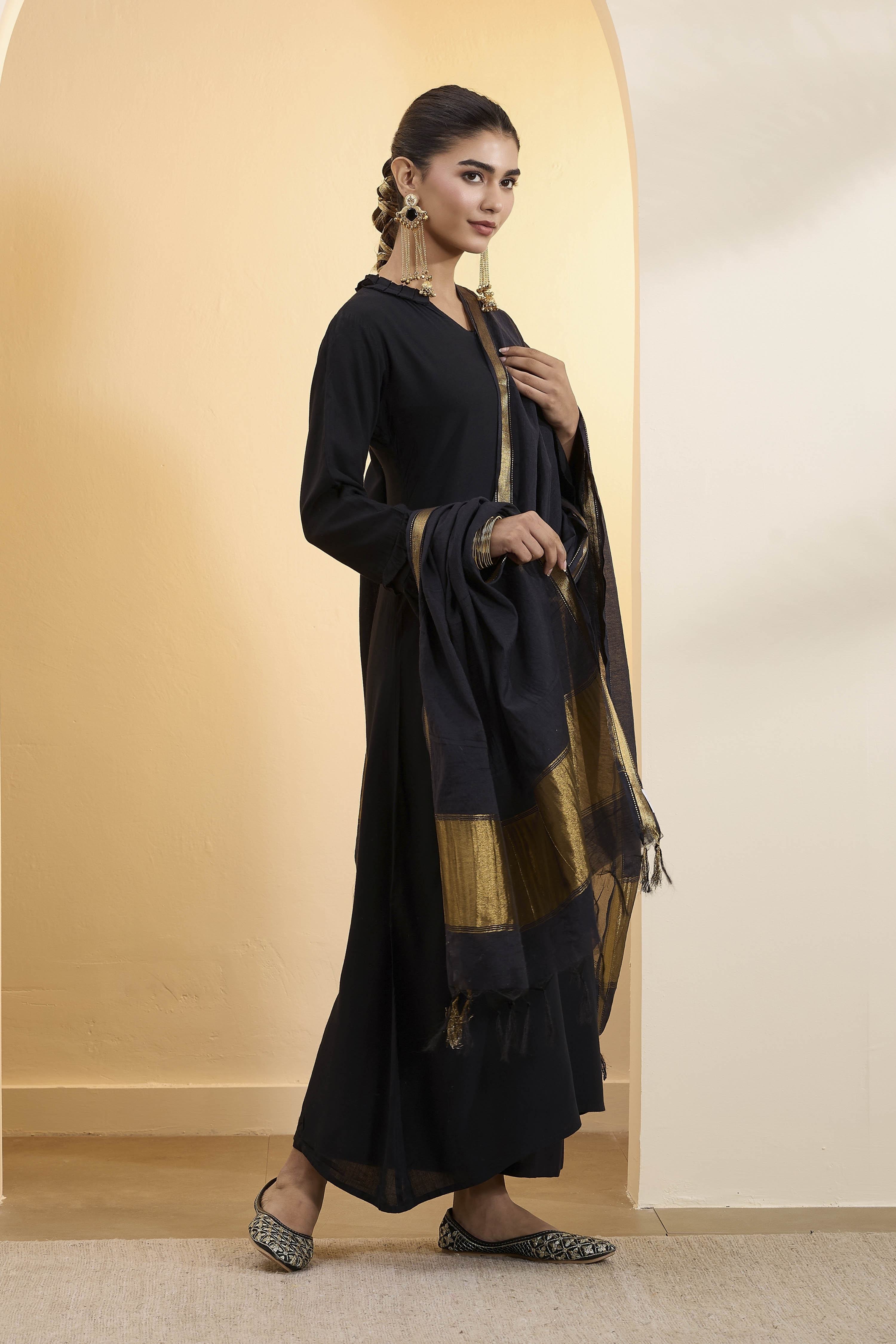 Black Cotton Zari Dupatta image number 2