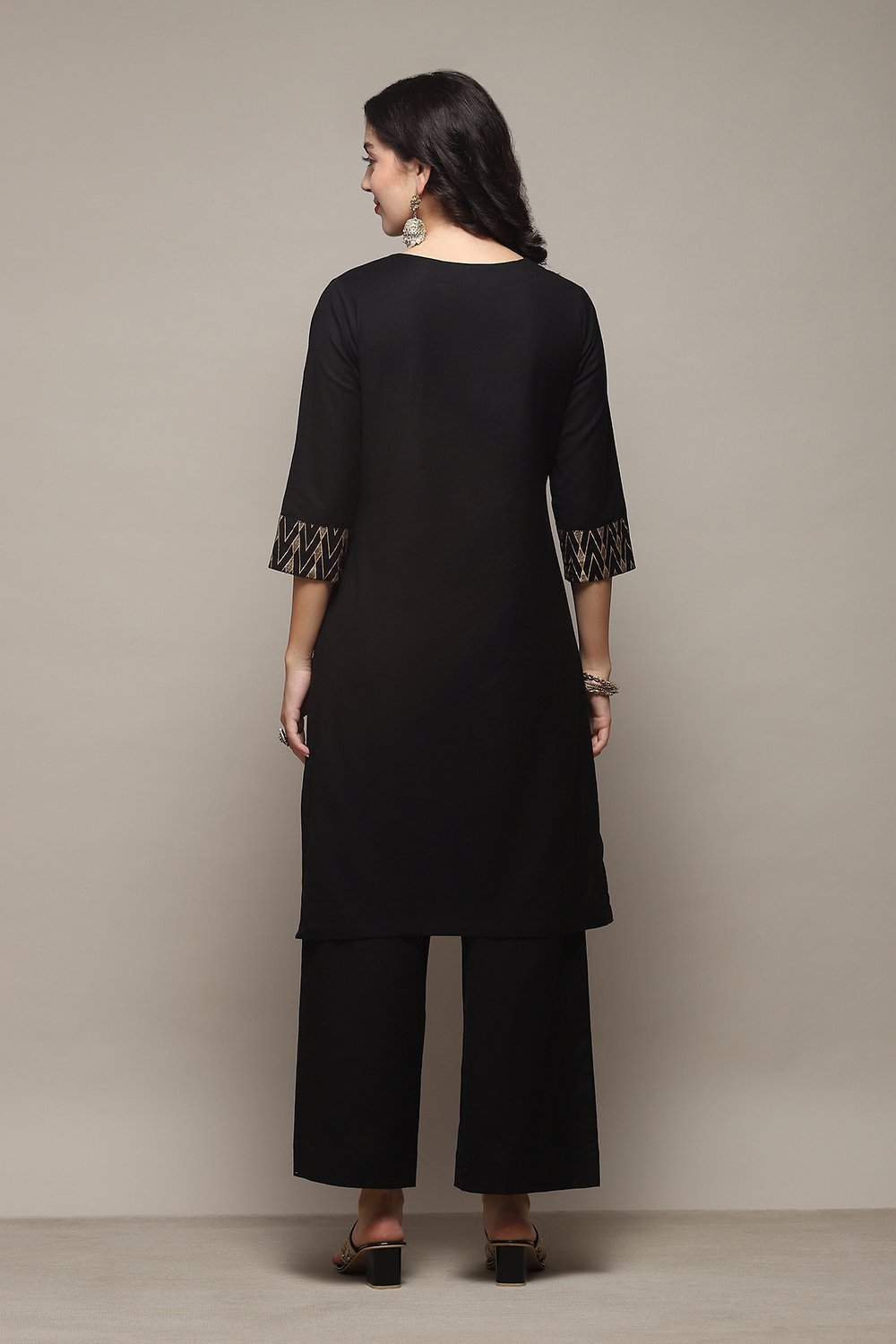 Black Cotton Blend Relaxed Kurta Palazzo Suit Set image number 4