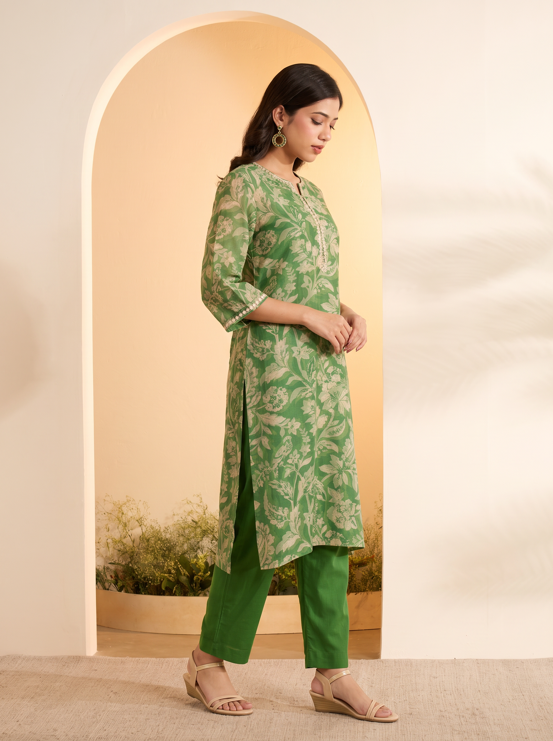 Green Viscose Blend Floral Printed Straight Kurta Set image number 5