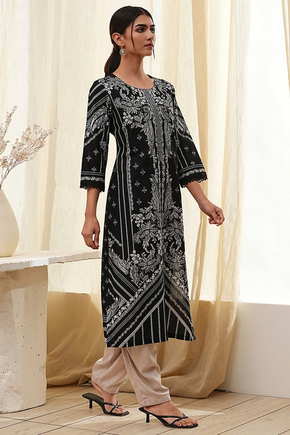 Black Pure Cotton Printed Straight Kurta image number 4