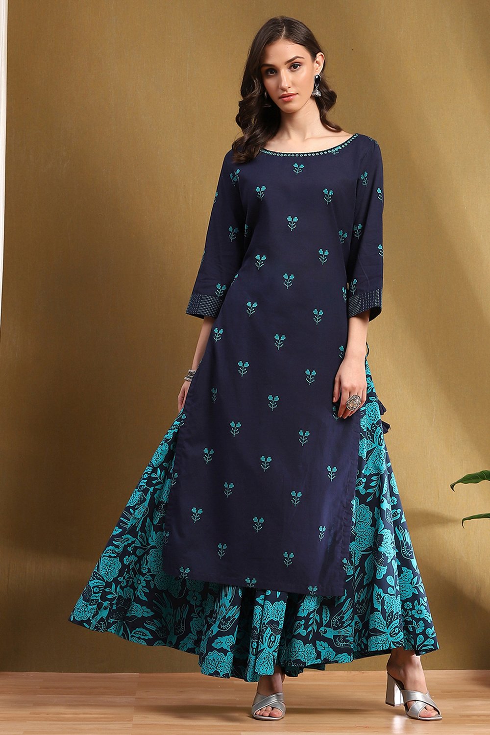 Blue Cotton Yard Dyed Straight Suit Set image number 6