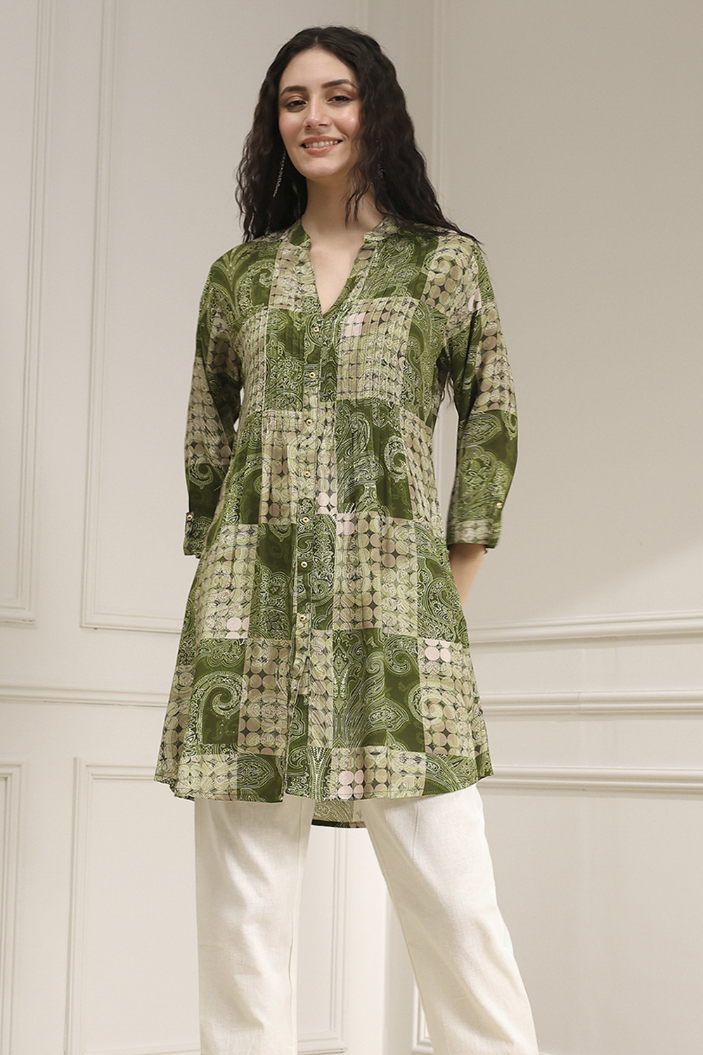 Olive Green Pleated Straight Short Kurta image number 5