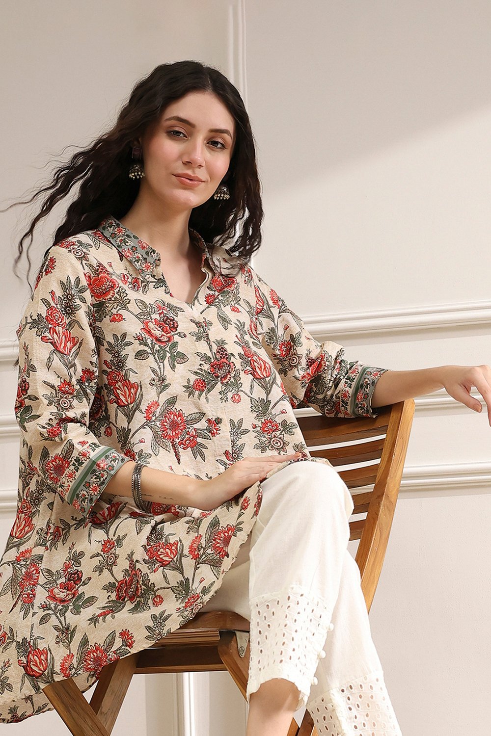 Off-White and Red Cotton A-Line Shirt image number 6