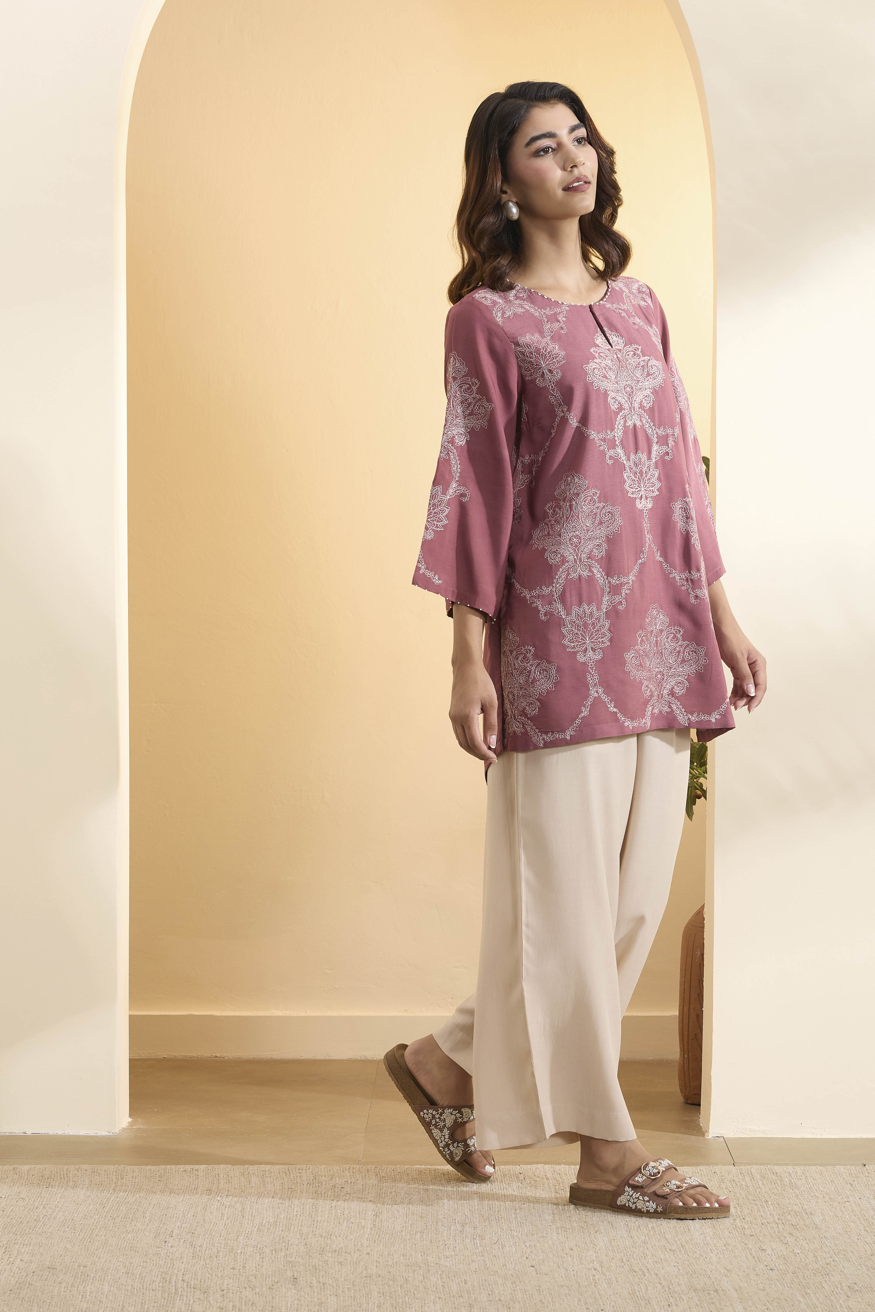 Onion Pink Viscose Blend Straight Kurta Pants Set image number 5