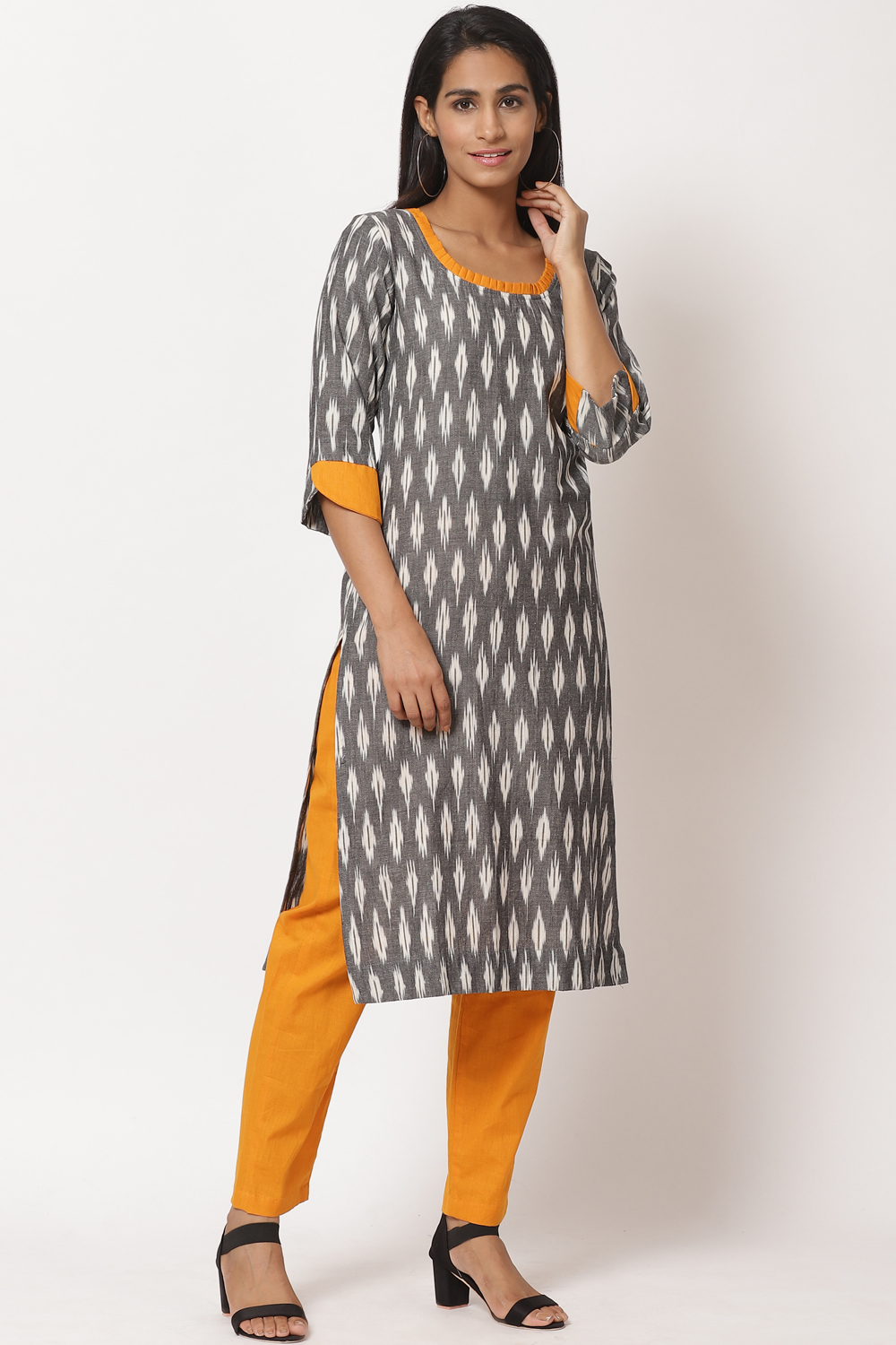 Grey Cotton Ikkat Easy Stitch Suit Set image number 3