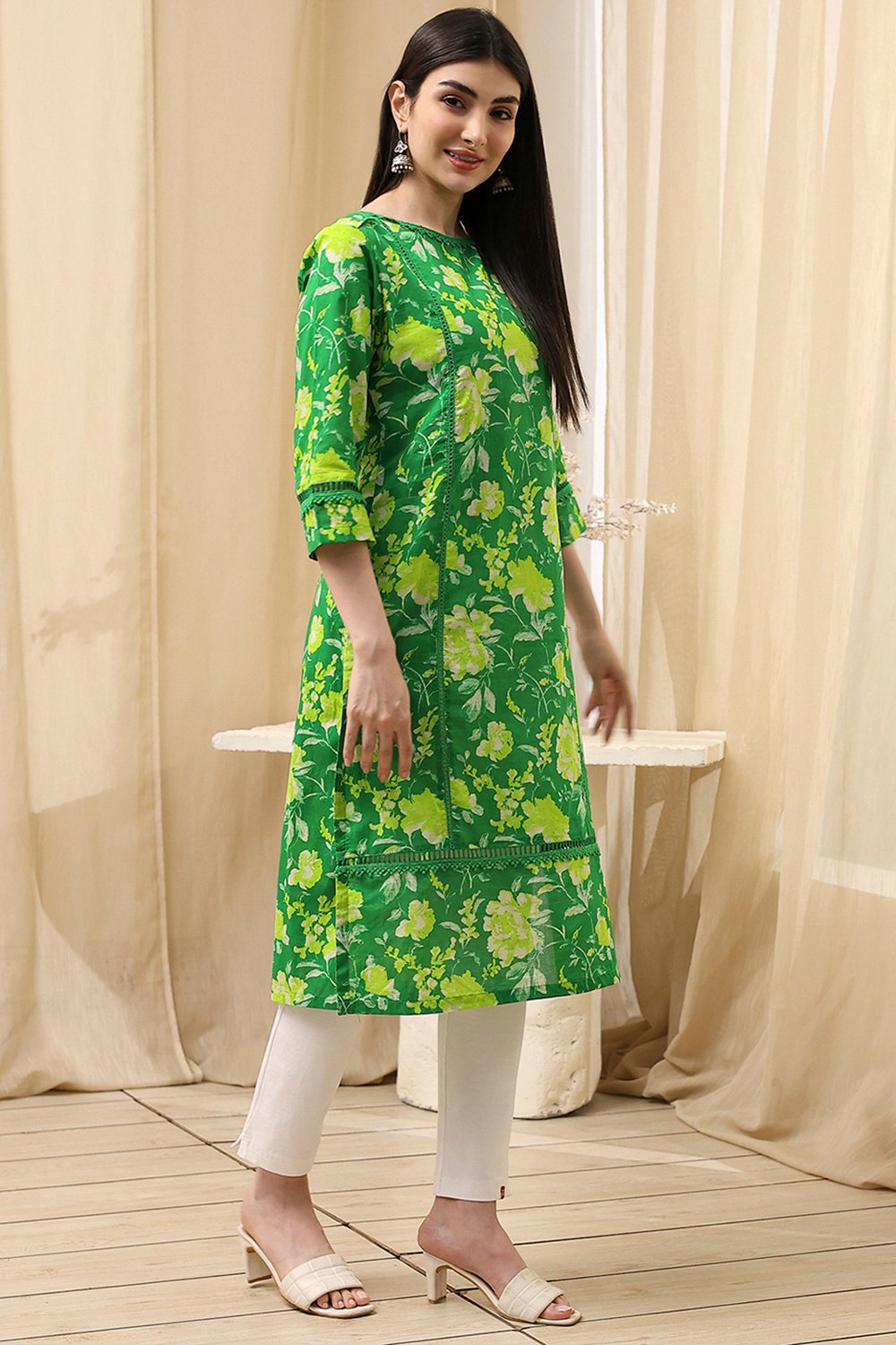 Blue Cotton Floral Straight Kurta image number 3