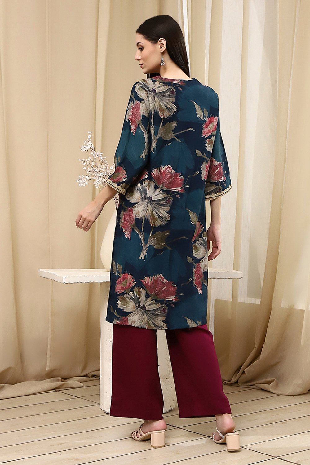 Coral Red Floral Printed Straight Kurta image number 3