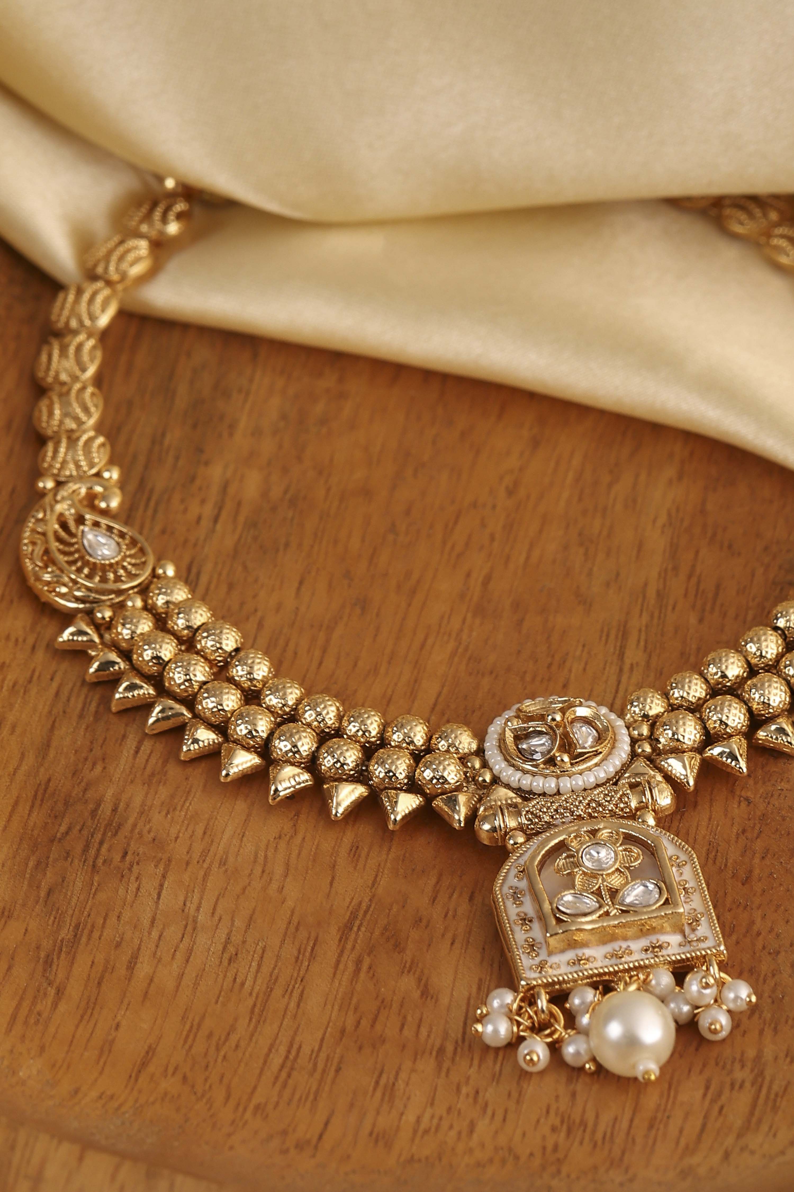 White Alloy Necklace Set image number 4