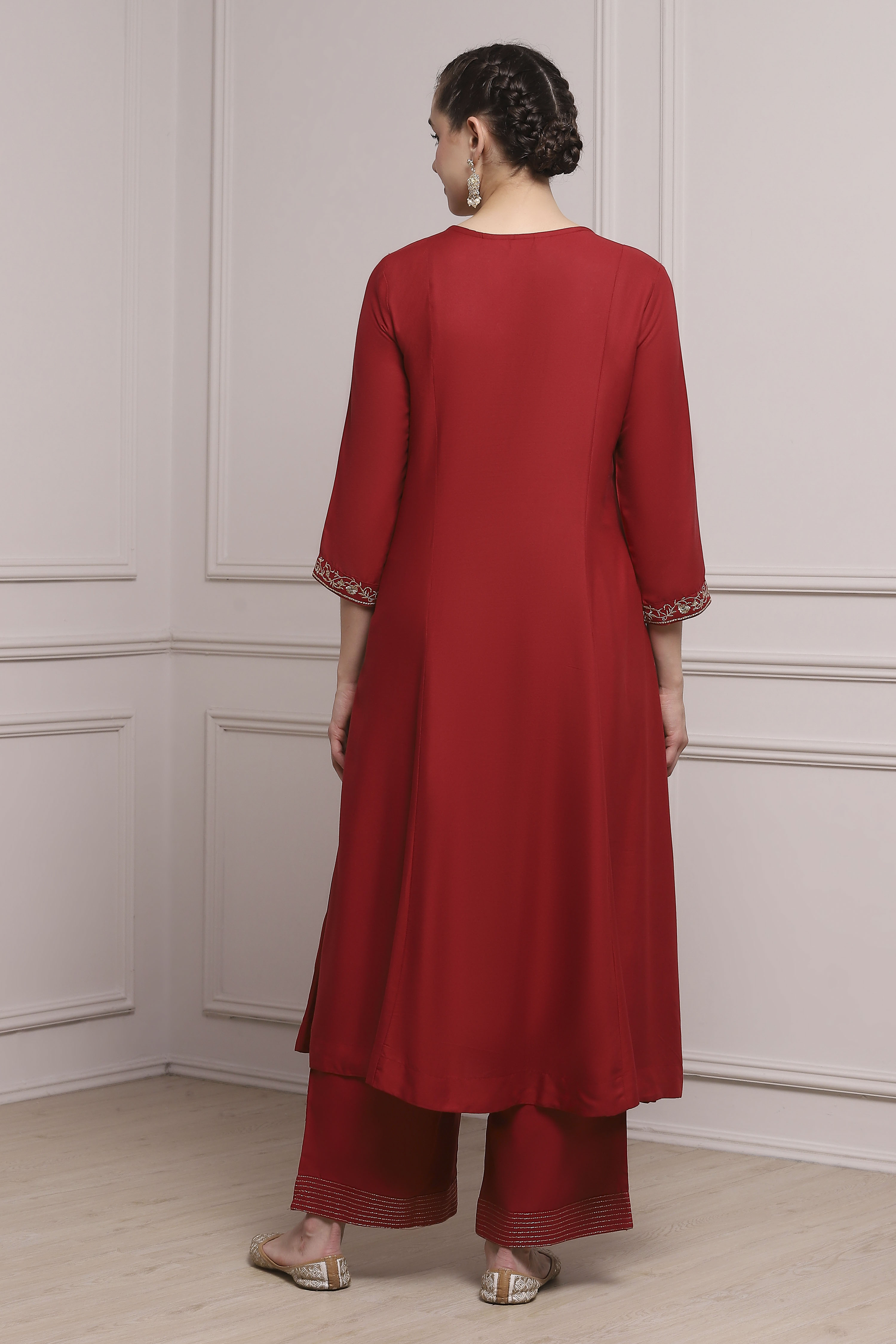 Green Viscose Rayon Straight Embroidered Suit Set image number 4