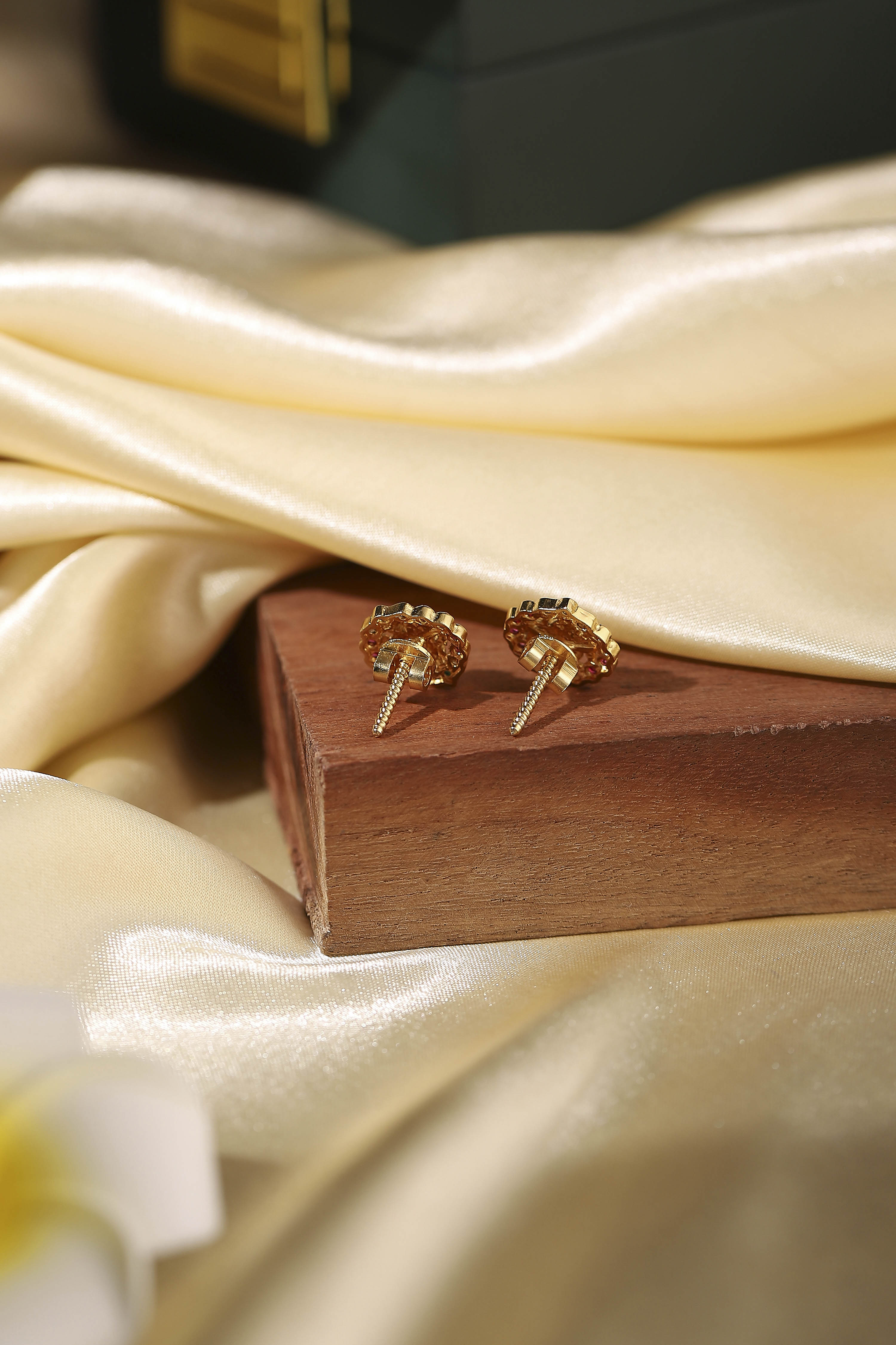 Multicolor Brass Studs image number 2