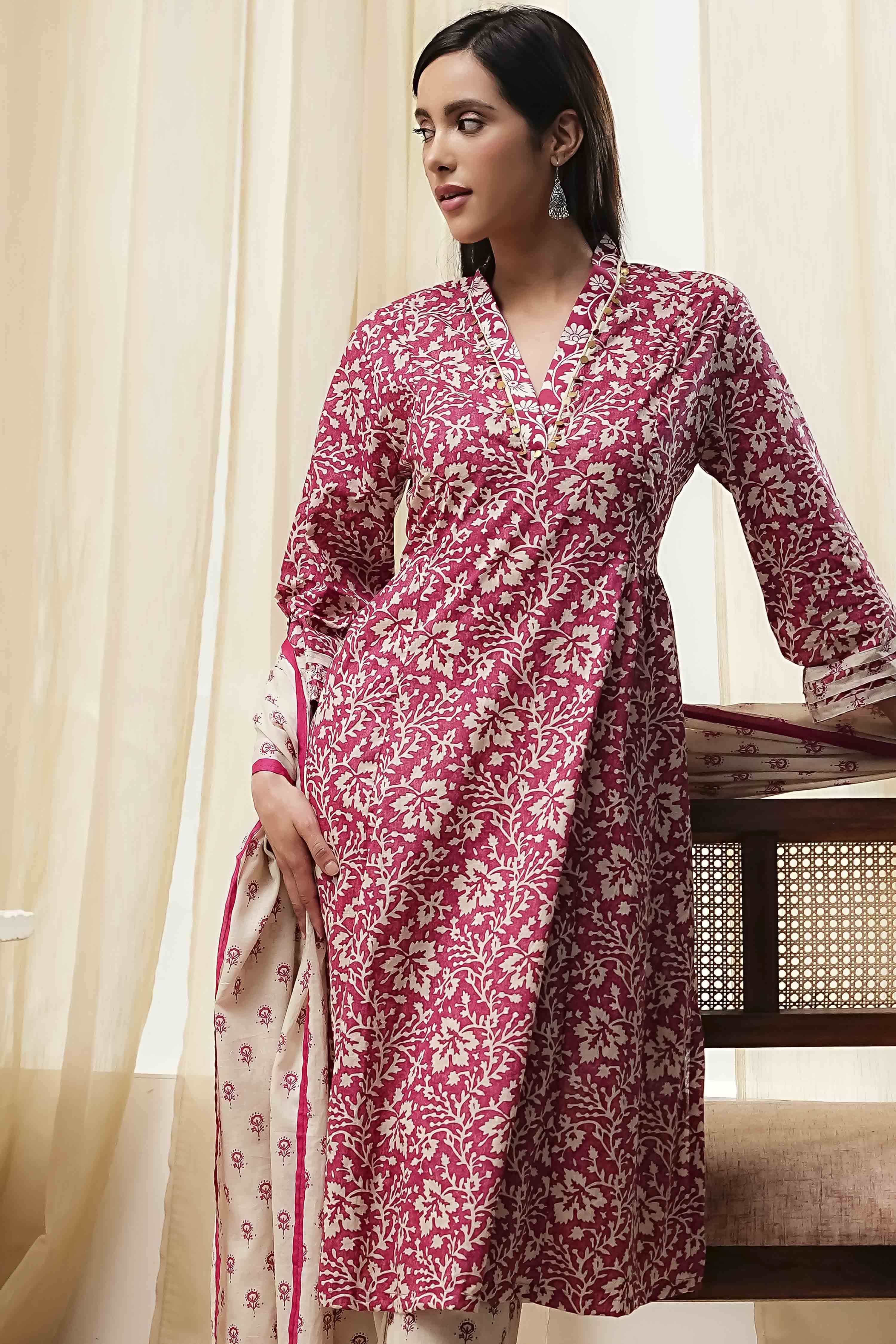 Red Cotton Printed Gathered Suit Set image number 7