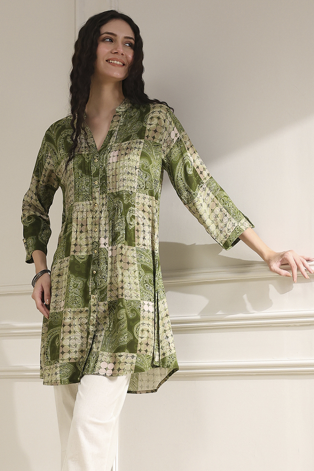 Olive Green Pleated Straight Short Kurta image number 6