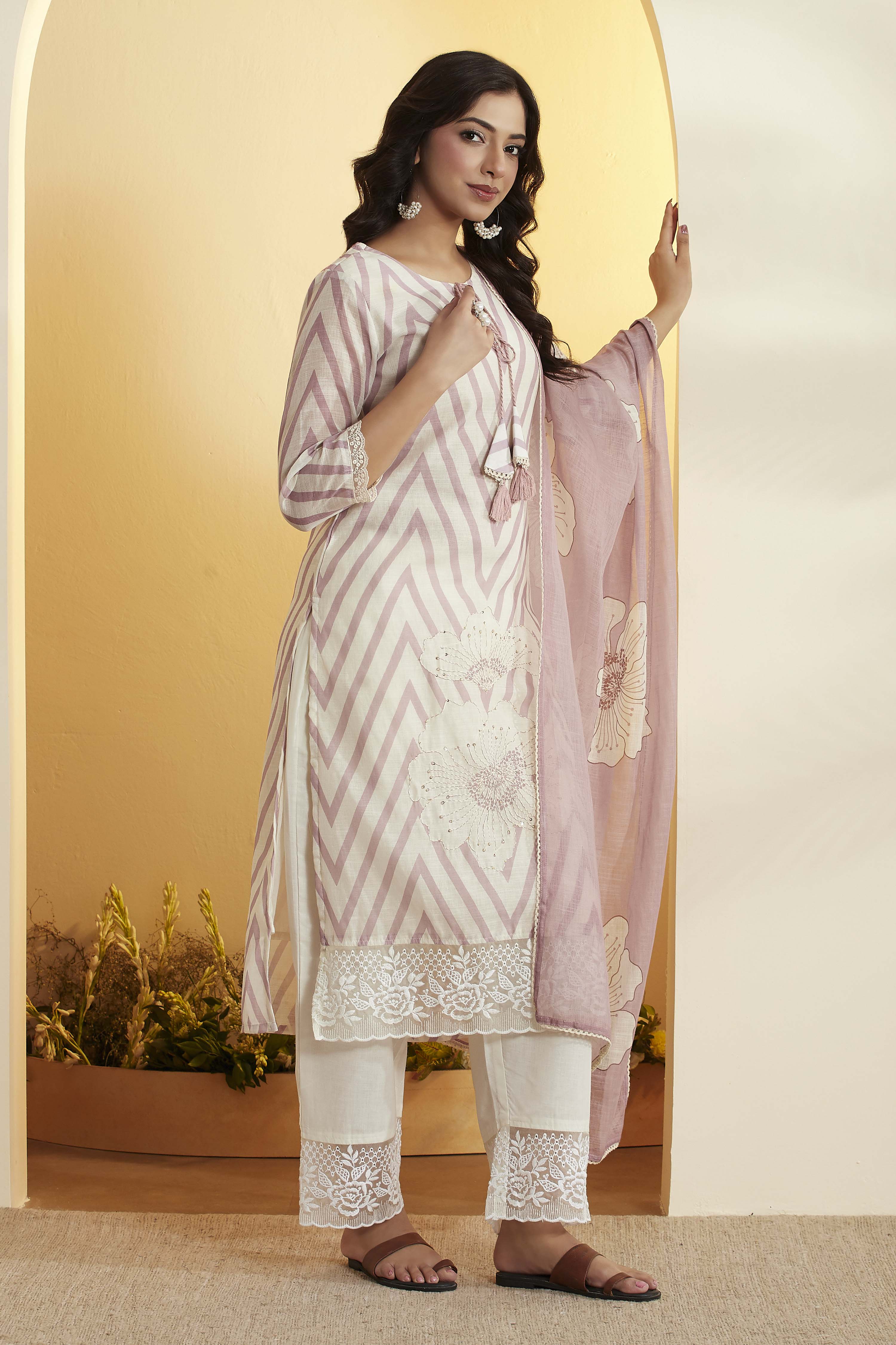 Black & White Printed Cotton Straight Kurta Set image number 4