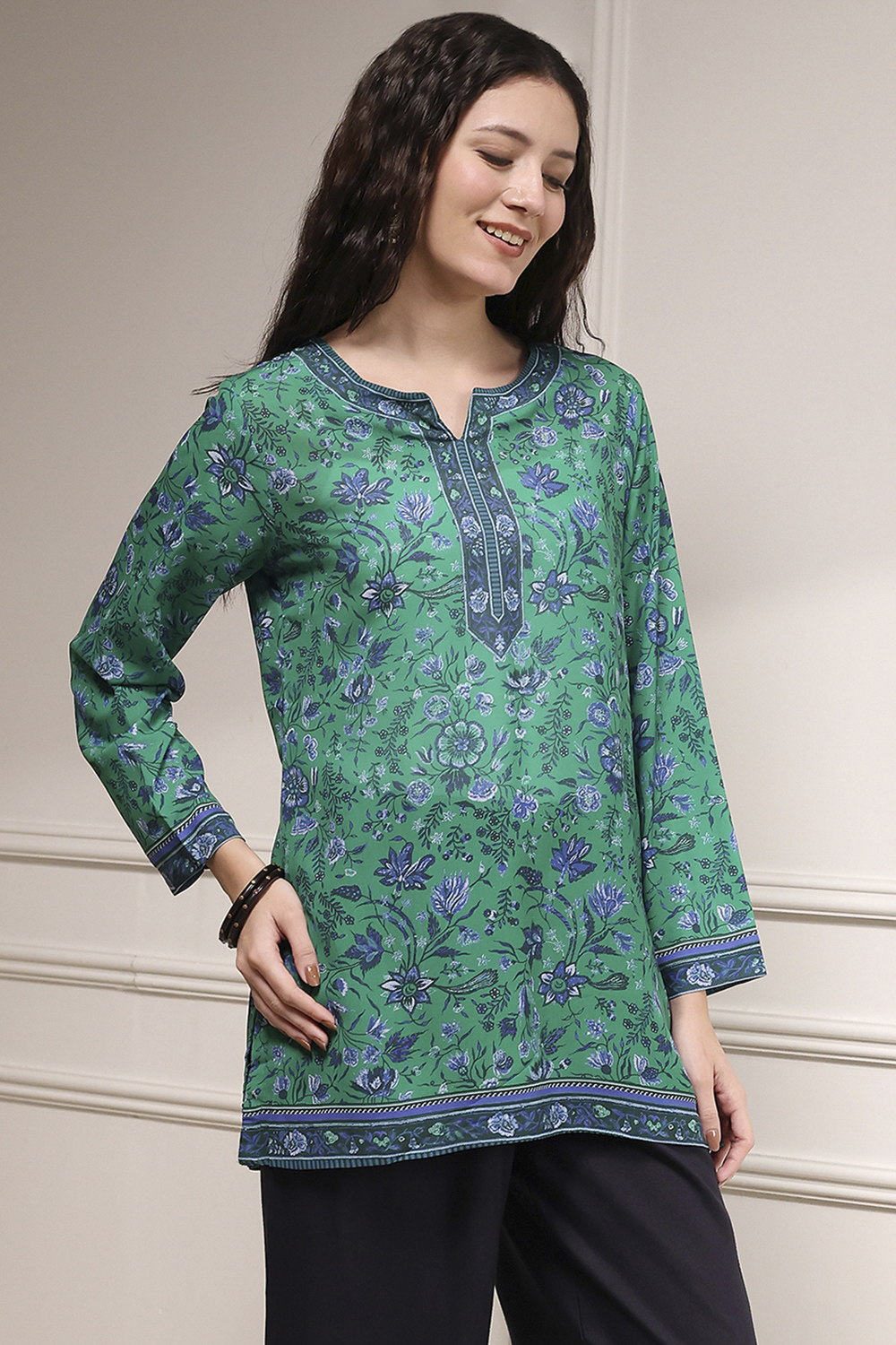 Indigo Polyester Straight Printed Short Kurta image number 4