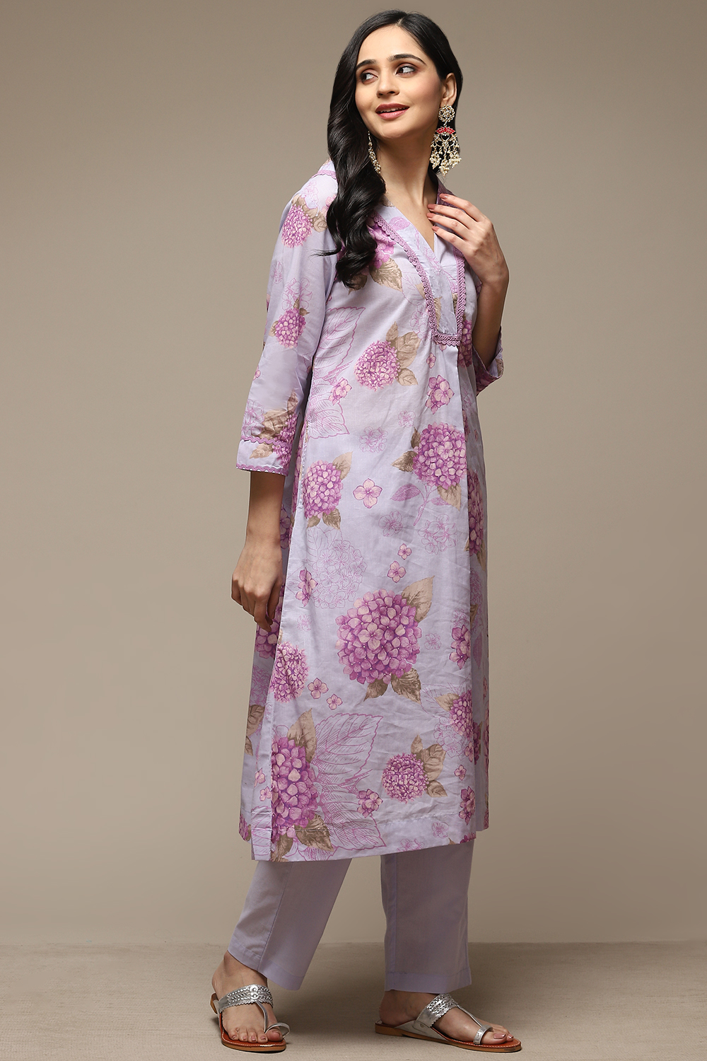 White & Pink Cotton Gathered Kurta Pants Suit Set image number 5