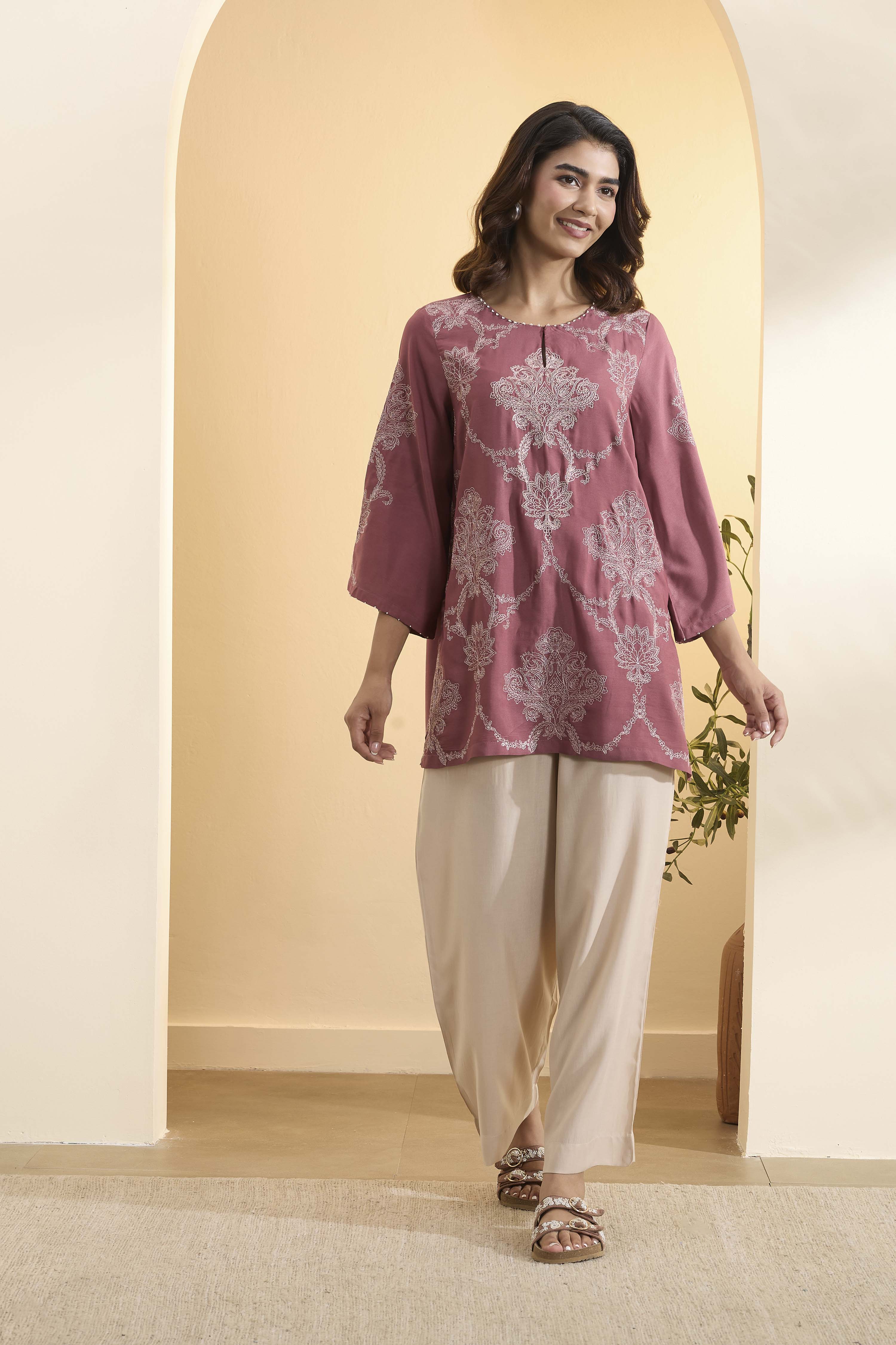 Onion Pink Viscose Blend Straight Kurta Pants Set image number 6