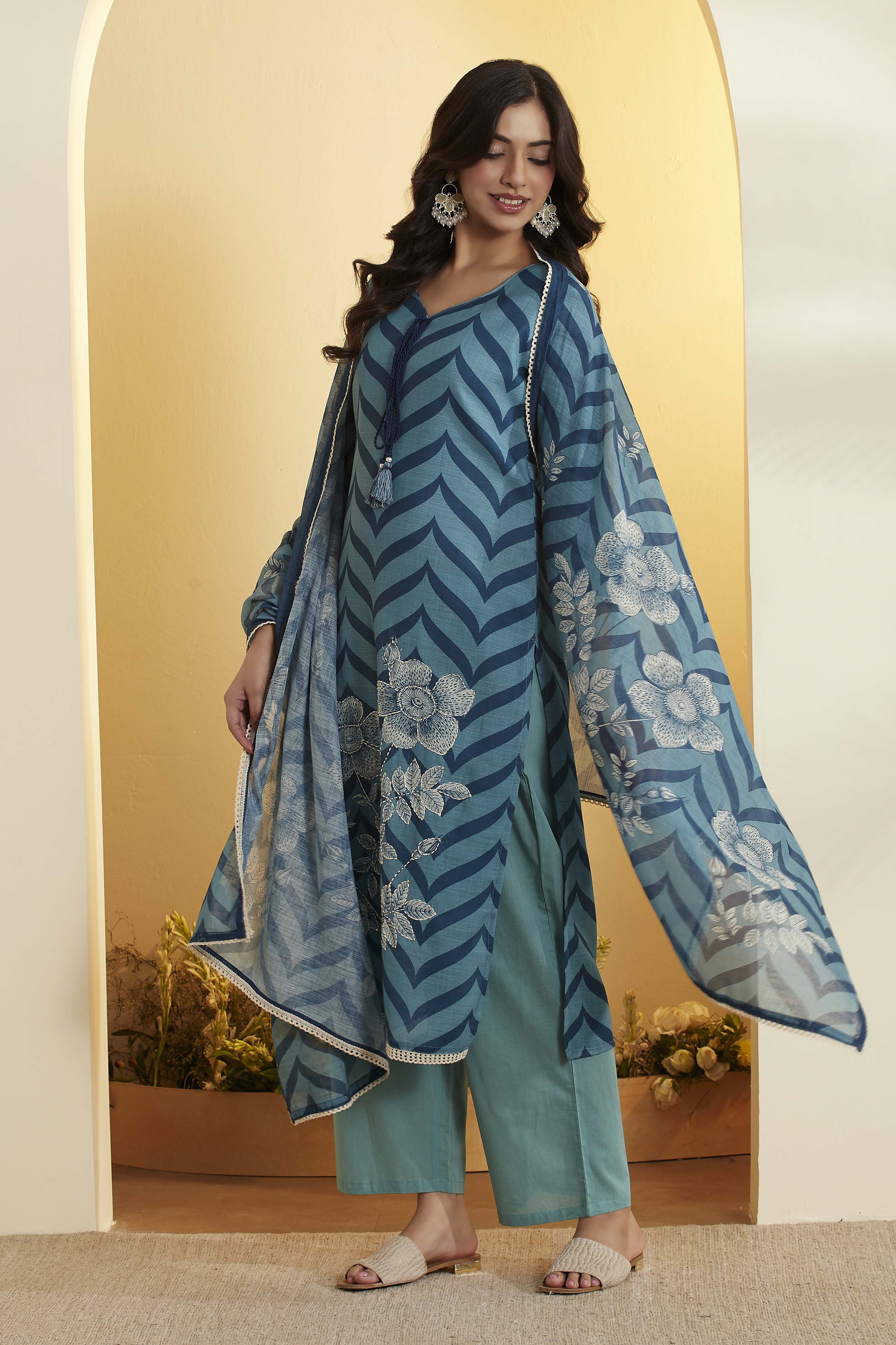 Teal Floral Printed Poly Linen Kurta Set image number 3