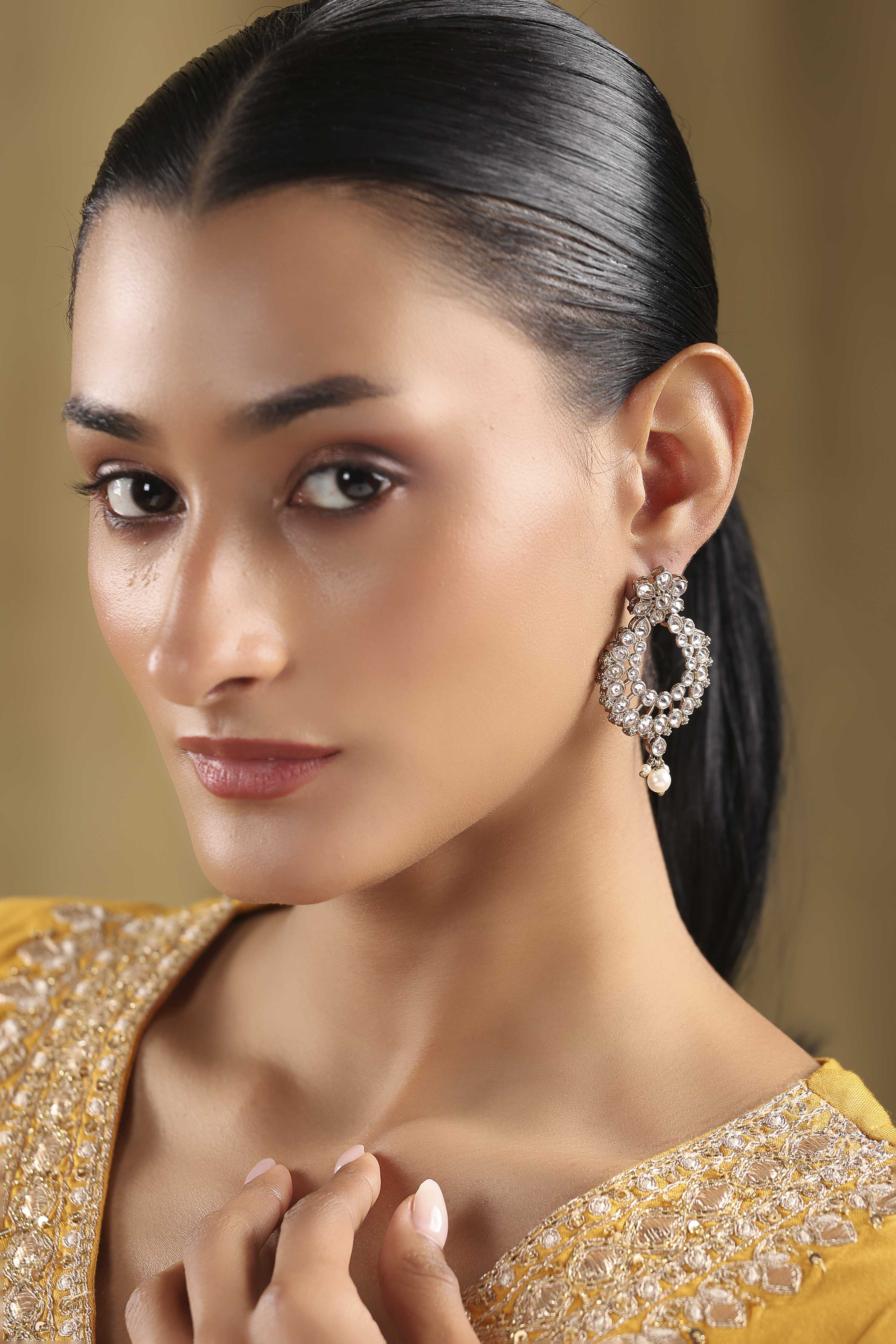 White Alloy Chaandbali image number 3