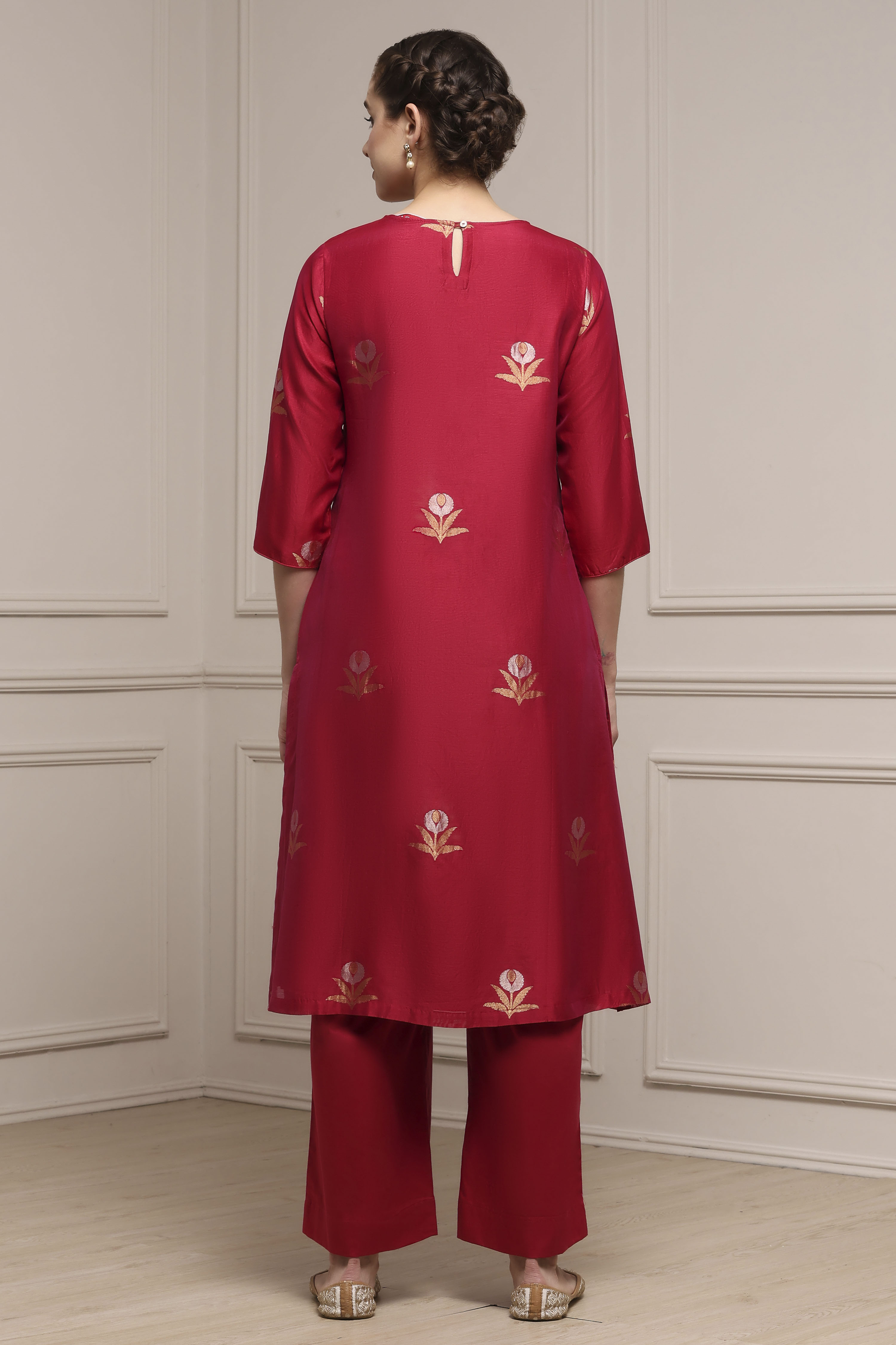 Lavender Chanderi Relaxed Dyed Kurta Pants Set image number 4