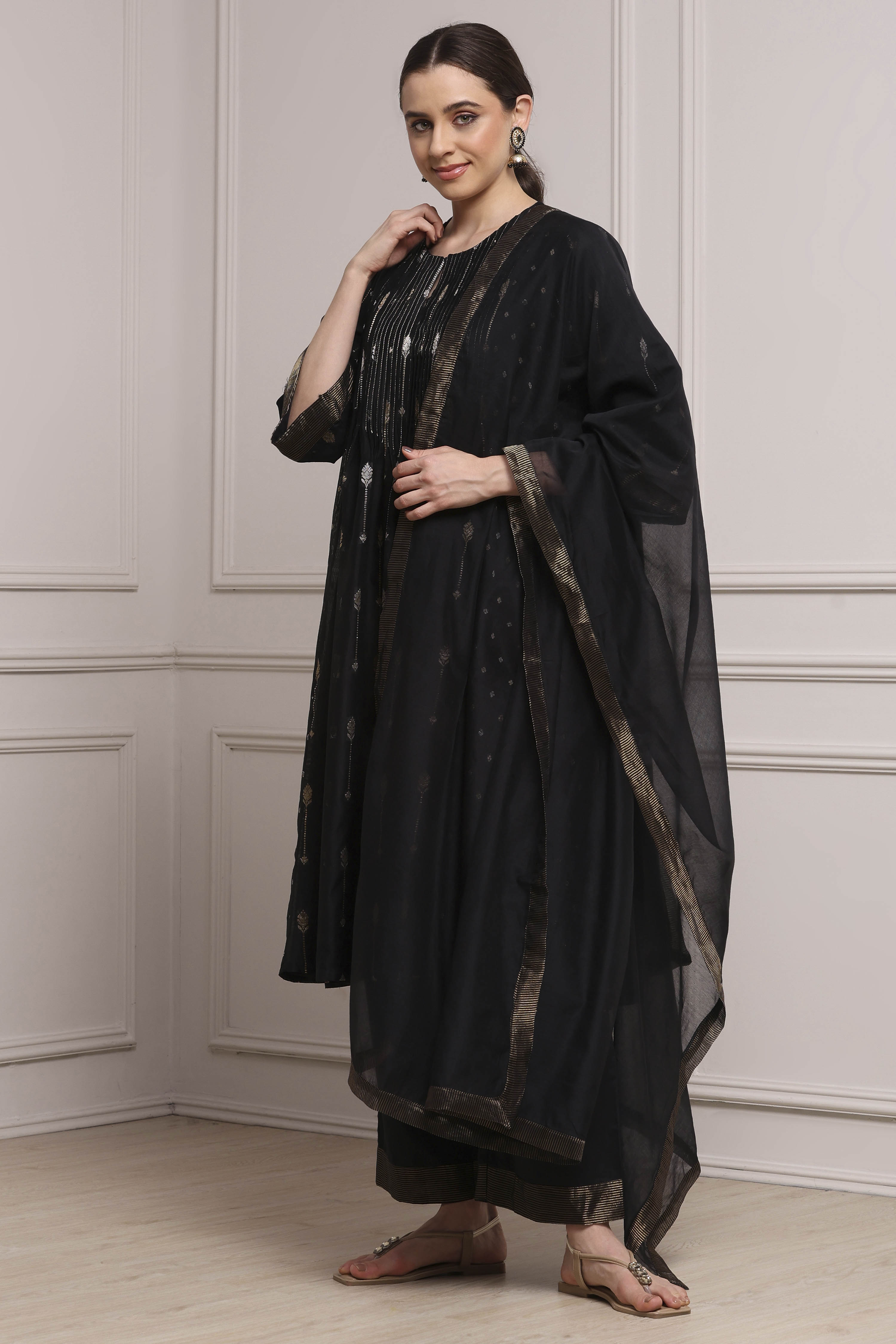 Black Silk Yarndyed Gathered Suit Set image number 3