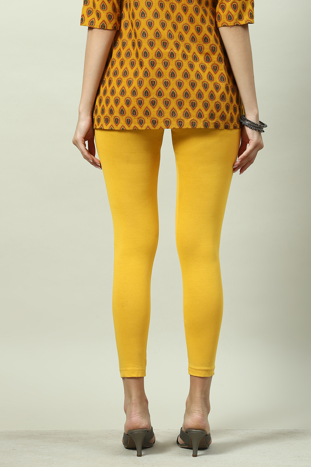Off White Cotton Lycra Leggings image number 4