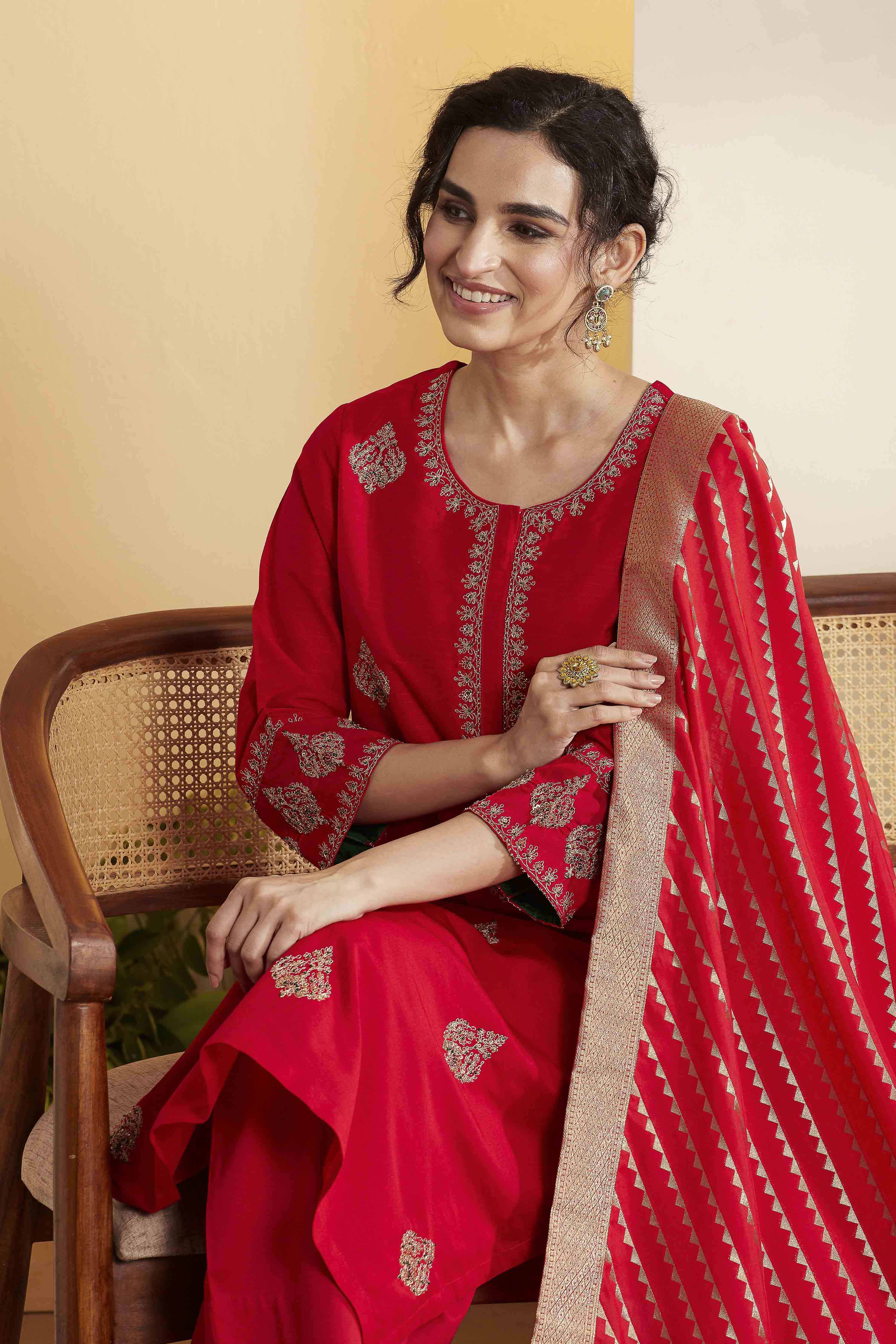 Red Poly Viscose Floral Design Straight Kurta Set image number 1