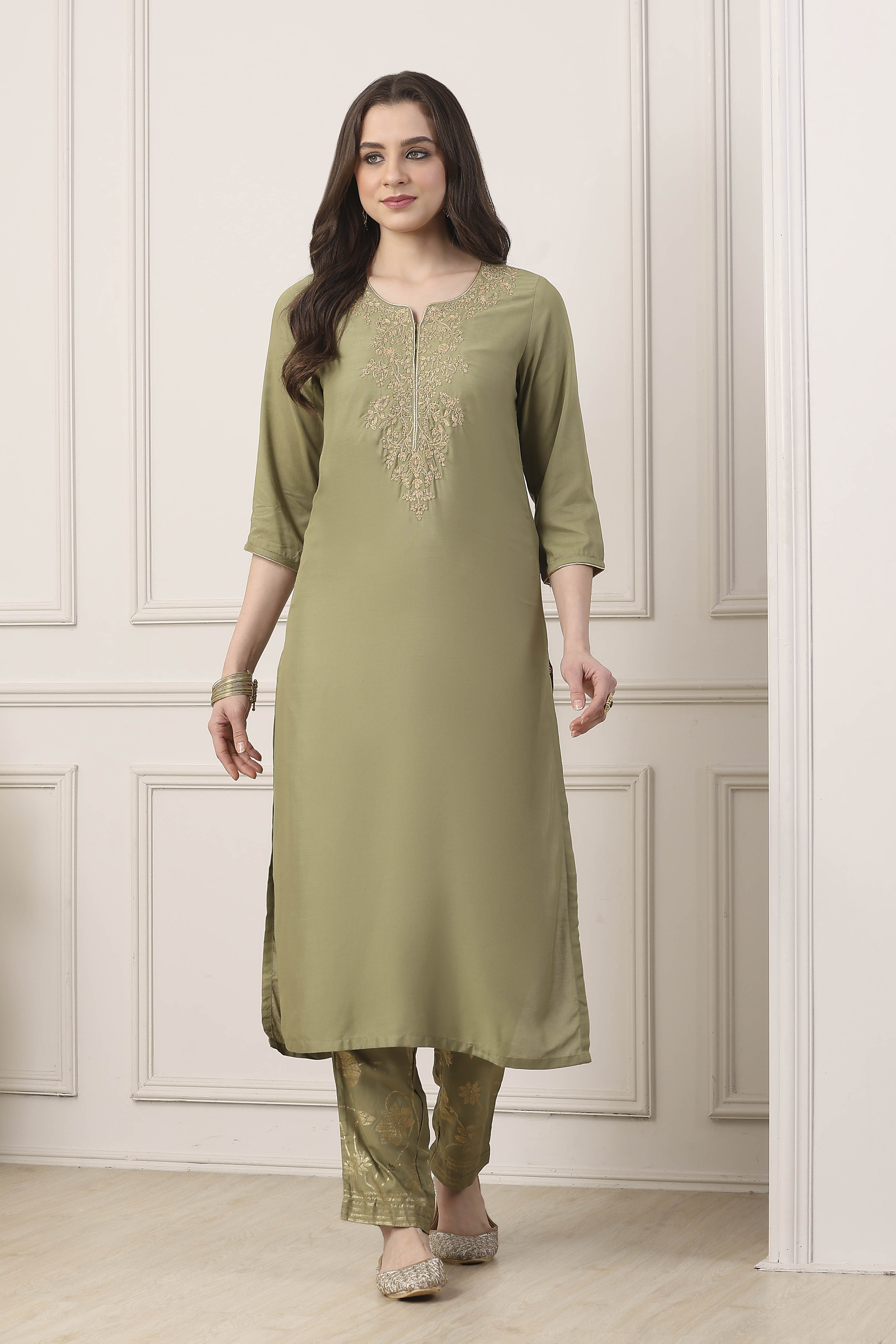 Sap Green Embroidered Straight Kurta Set image number 6