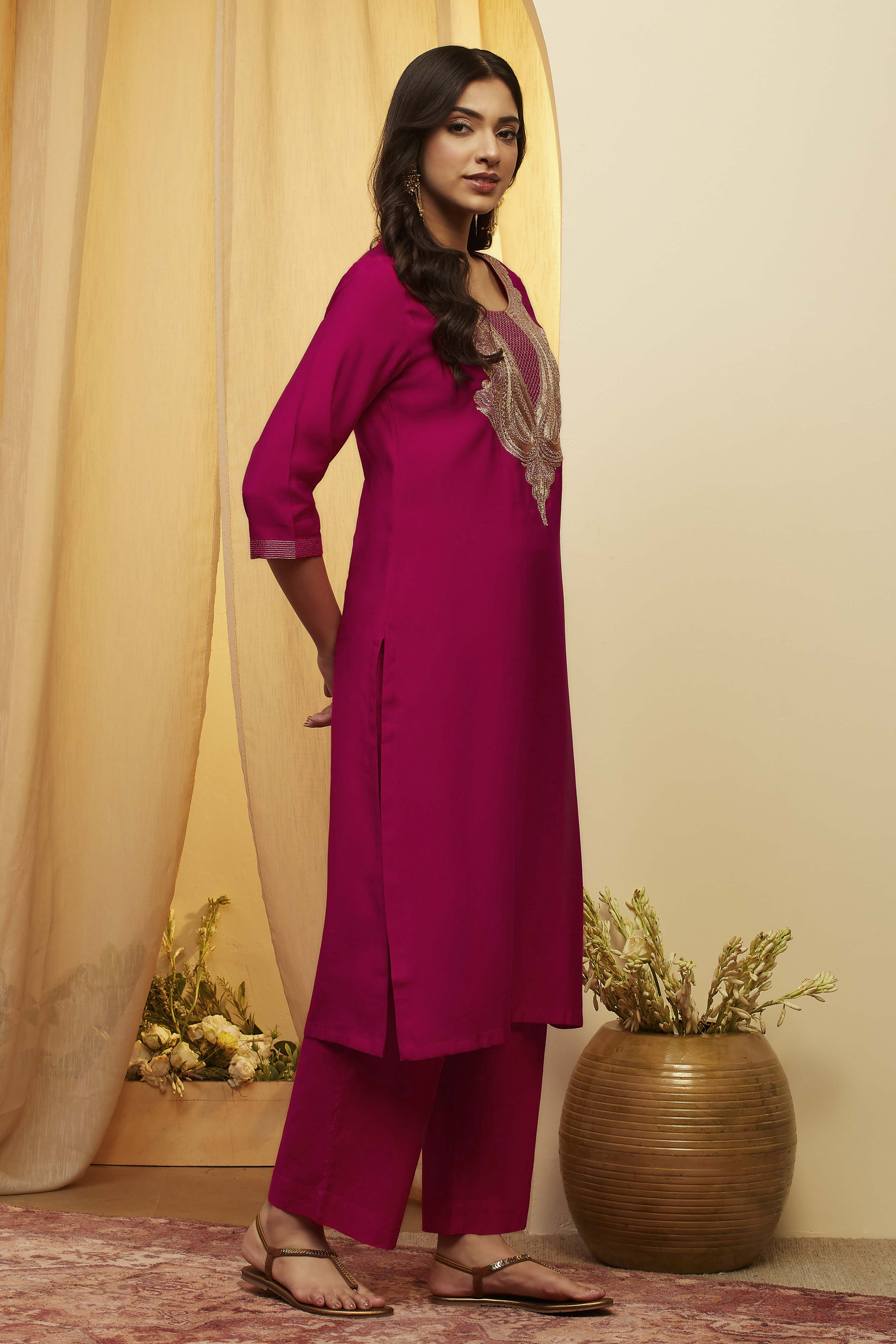 Pink Embellished Yoke Straight Kurta image number 3