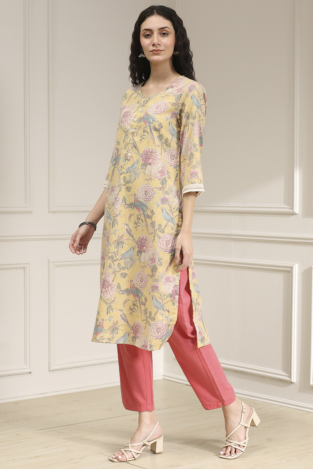 Yellow Cotton Blend Printed Straight Kurta image number 2