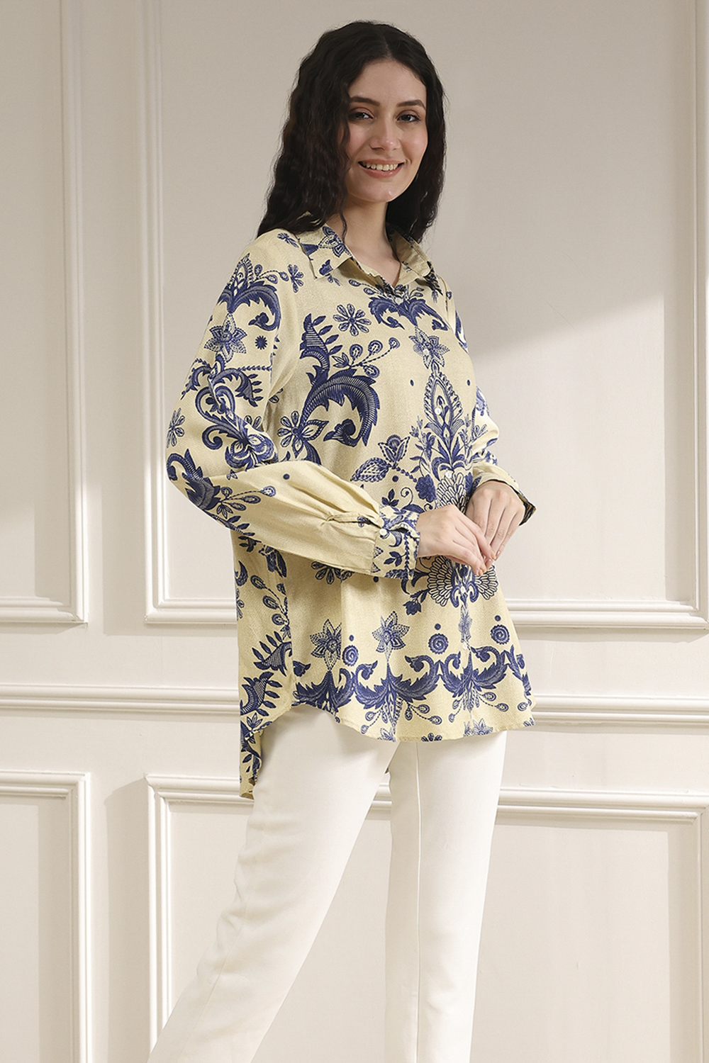 Off-White and Blue Printed Relaxed Fit Shirt image number 4